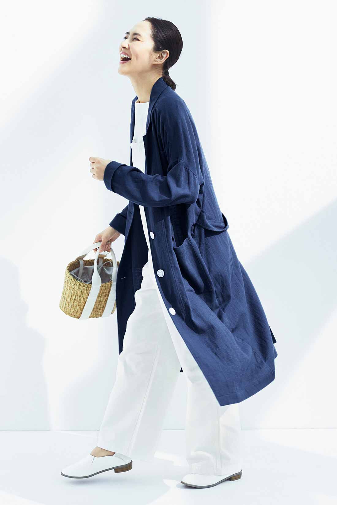 リブ イン コンフォート　はまじとコラボ ザバッとはおってキマる！ 軽やか麻混ロングコート〈ネイビー〉