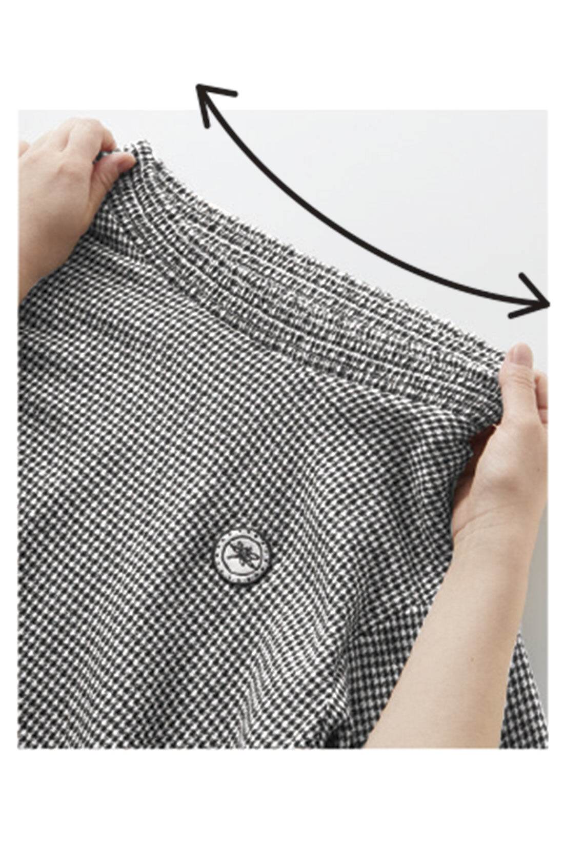 Live in  comfort|Live love cottonプロジェクト　リブ イン コンフォート　シンプルライフ研究家 マキさんとつくった ダブルガーゼのオーガニックコットンワンピース〈チドリ〉|衿もとは、シャーリングゴム遣い。Tシャツのようにかぶって着脱できます。
