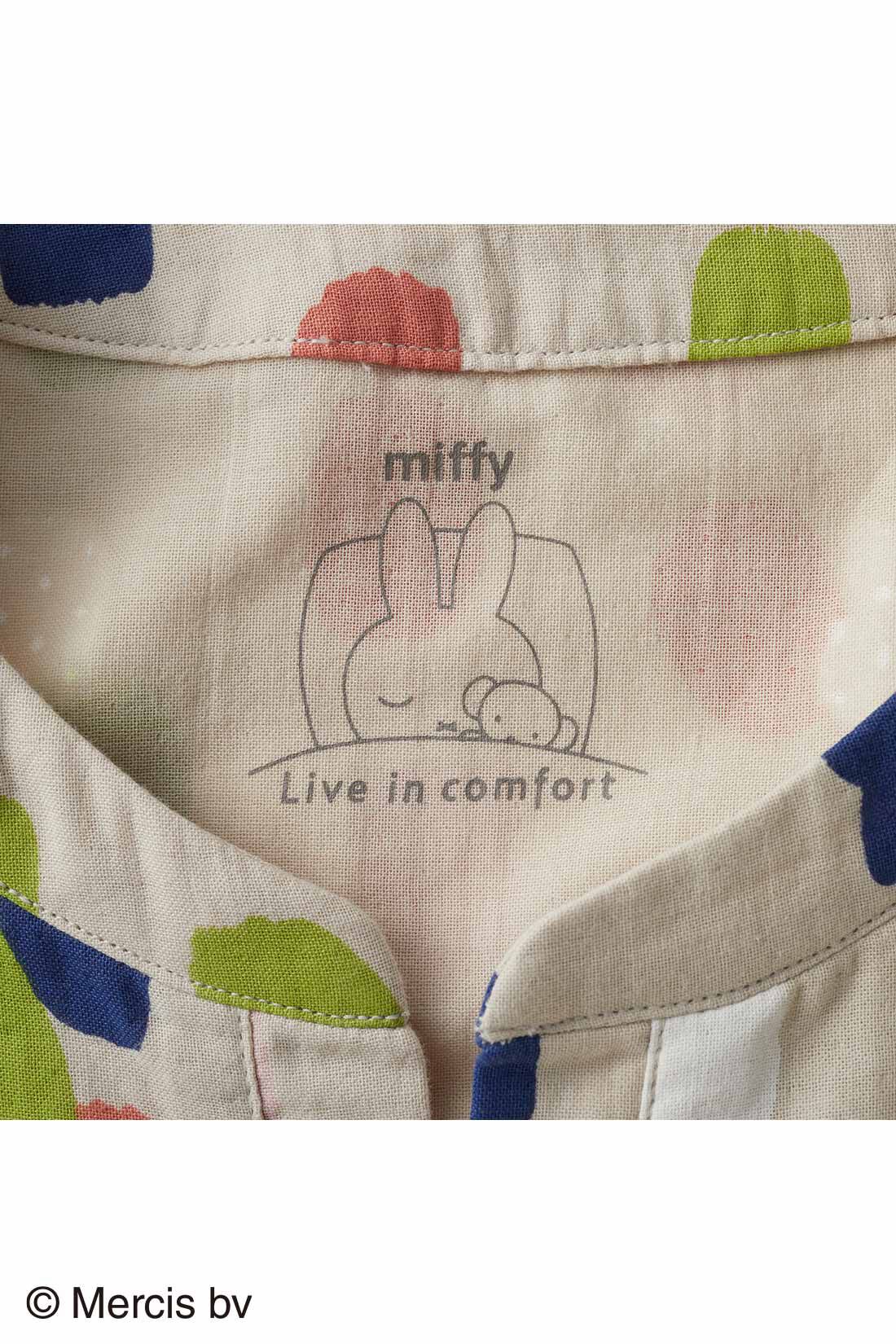 Live in  comfort|リブ イン コンフォート　水彩画タッチのミッフィーがかわいい ふわふわダブルガーゼのペイント柄ワンピースパジャマ|背裏にも、タグの代わりにミッフィーが隠れています。