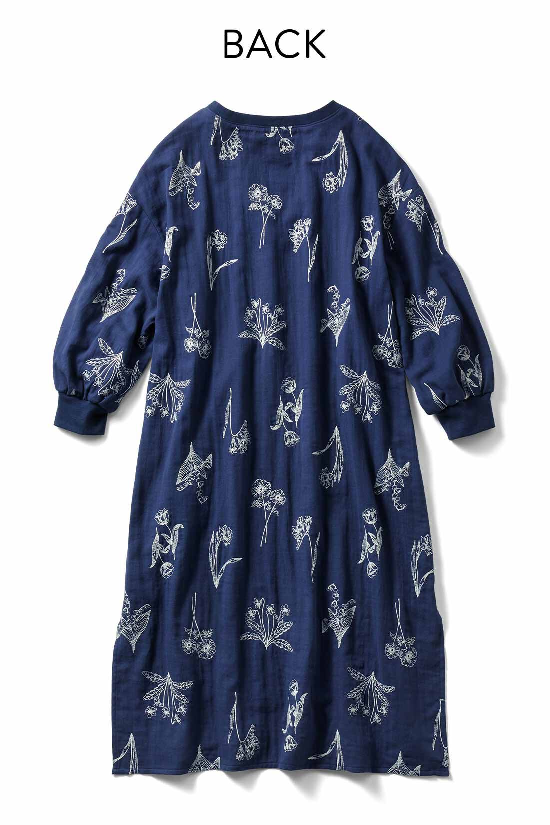 Live in comfort［リブインコンフォート］|リブ イン コンフォート　ふんわりダブルガーゼが心地いい とっておきのボタニカル刺しゅうチュニック〈ネイビー〉