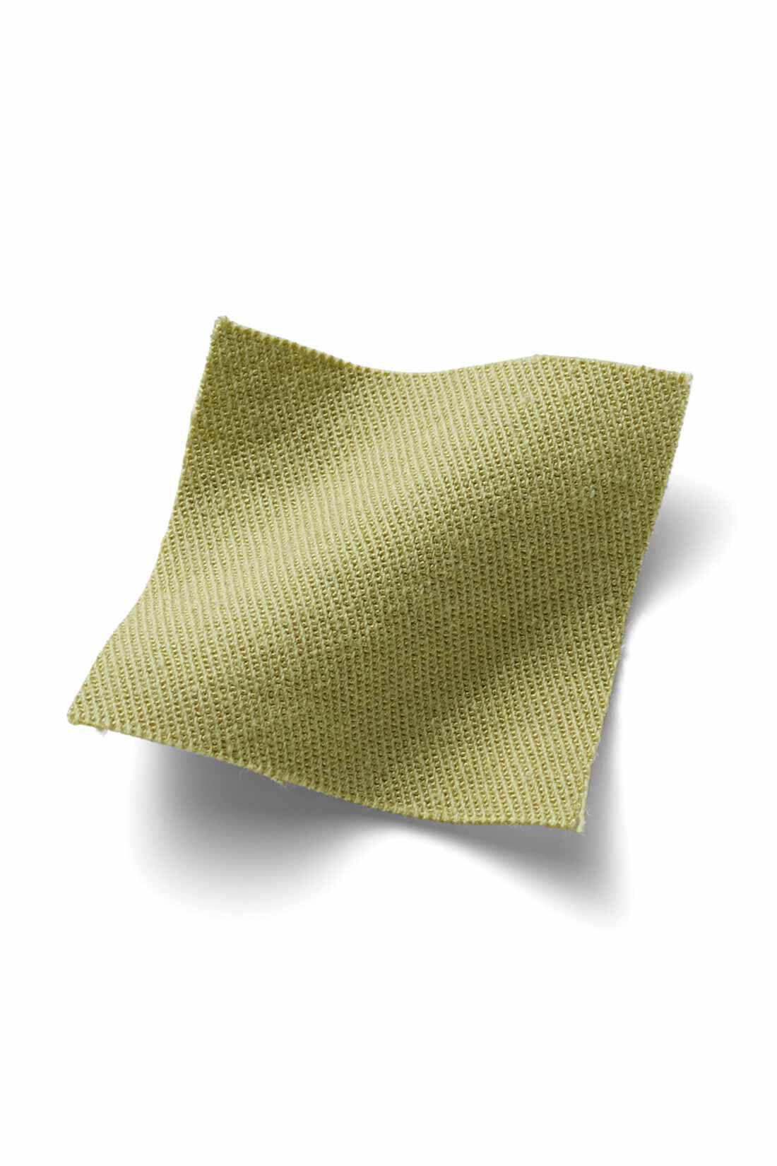 Live in  comfort|リブ イン コンフォート スタンダードで使い勝手抜群のちょうどいいカラーチノパン〈ライム〉|ほどよい厚みでオールシーズン使える綿混素材。