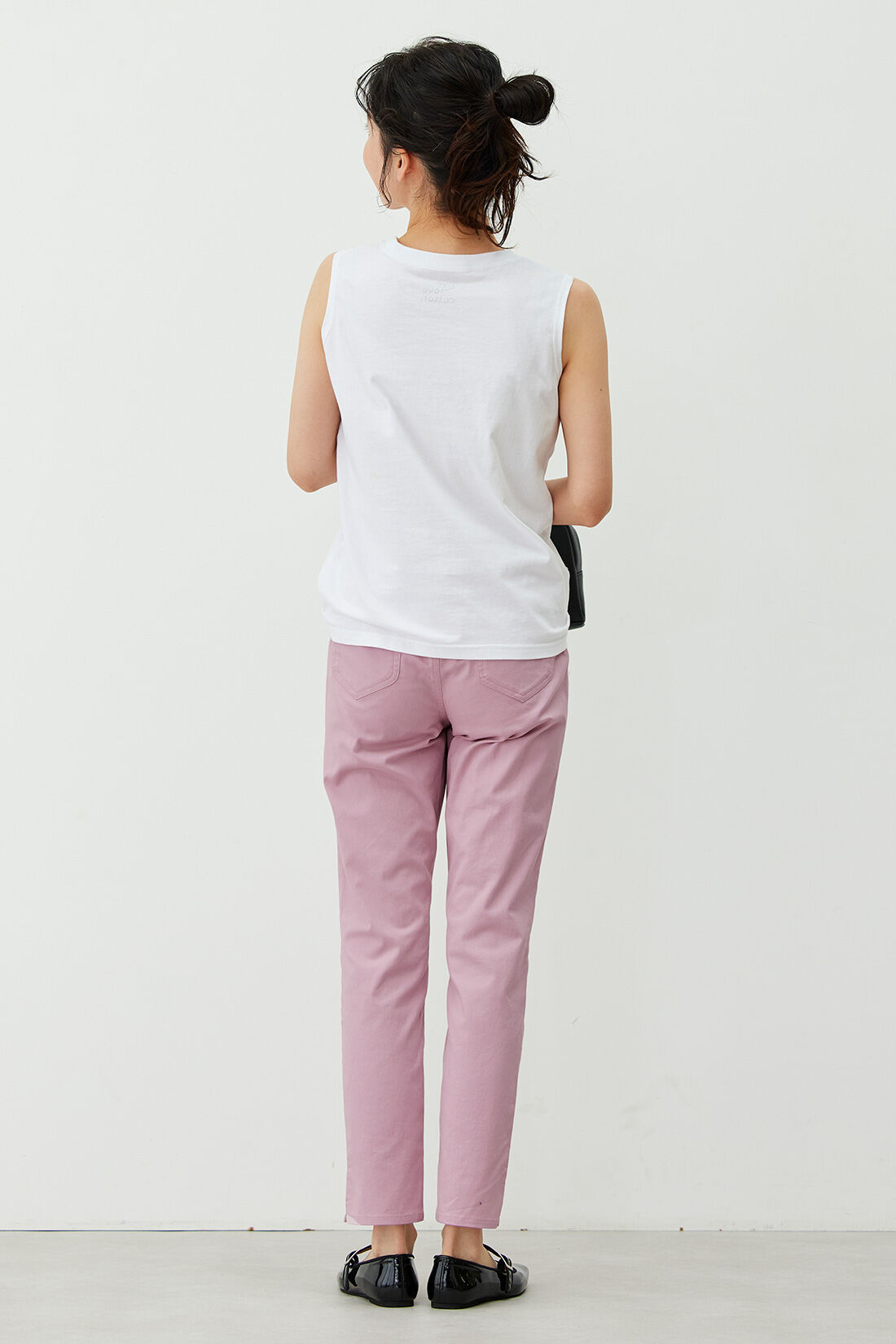 Live in  comfort|リブ イン コンフォート スタンダードで使い勝手抜群のちょうどいいカラーチノパン〈ライム〉|これは参考画像です。お届けするカラーとは異なります。