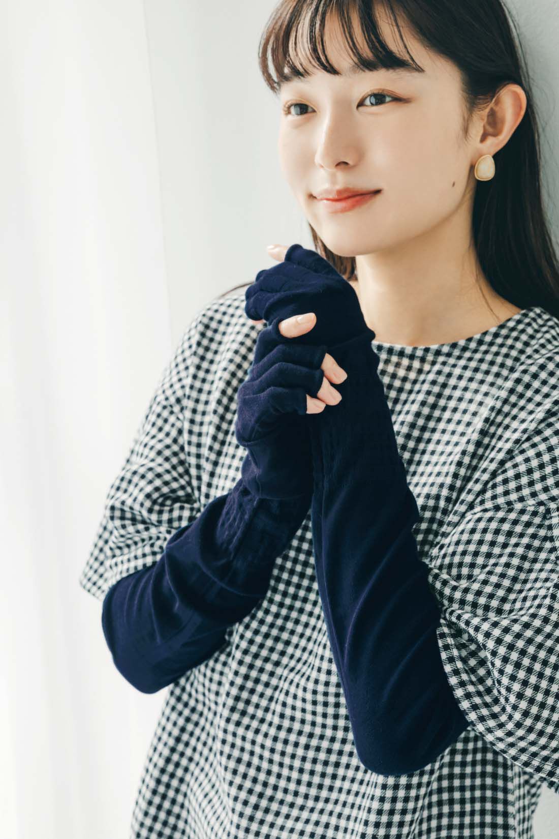 Live in comfort［リブインコンフォート］|リブ イン コンフォート　スマホ操作もできちゃう！指先ちょこっとないシルク混UVアームカバー【おはだが気になるみんなへ】〈ブラック〉|※お届けするカラーとは異なります。