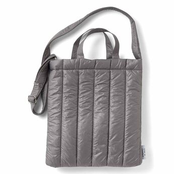 Live in  comfort | 軽やかに手ぶらでお出かけ！ ふかふかキルティングショルダーバッグ〈グレー〉