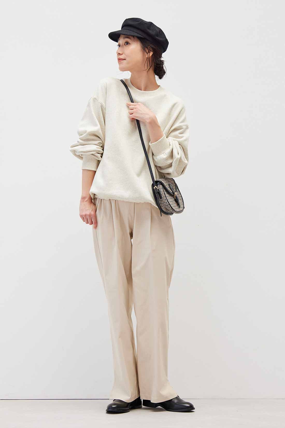 Live in  comfort|リブ イン コンフォート　Yラインが気になりにくい すっきり美脚！ スーパー伸び軽ストレートパンツ〈アイボリー〉