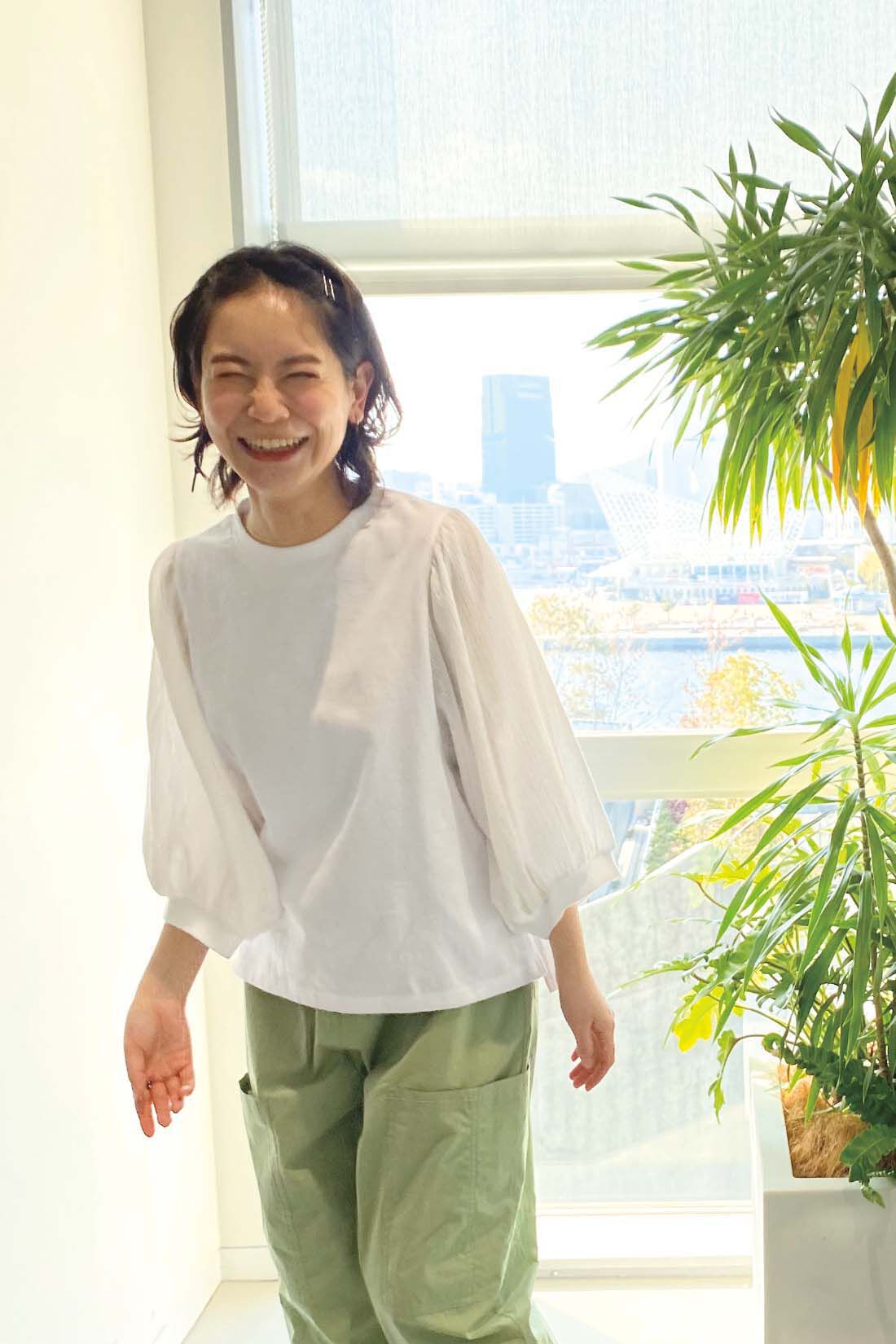 Live love cottonプロジェクト　リブ イン コンフォート　はまじとコラボ 袖ふんわりオーガニックコットンブラウスTシャツ〈ホワイト〉