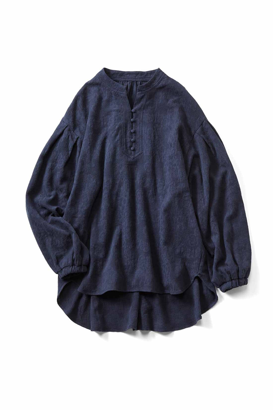 Live in comfort［リブインコンフォート］|リブ イン コンフォート シックに華やぐ ボタニカルコットンジャカードブラウス〈ダークネイビー〉|ダークネイビー