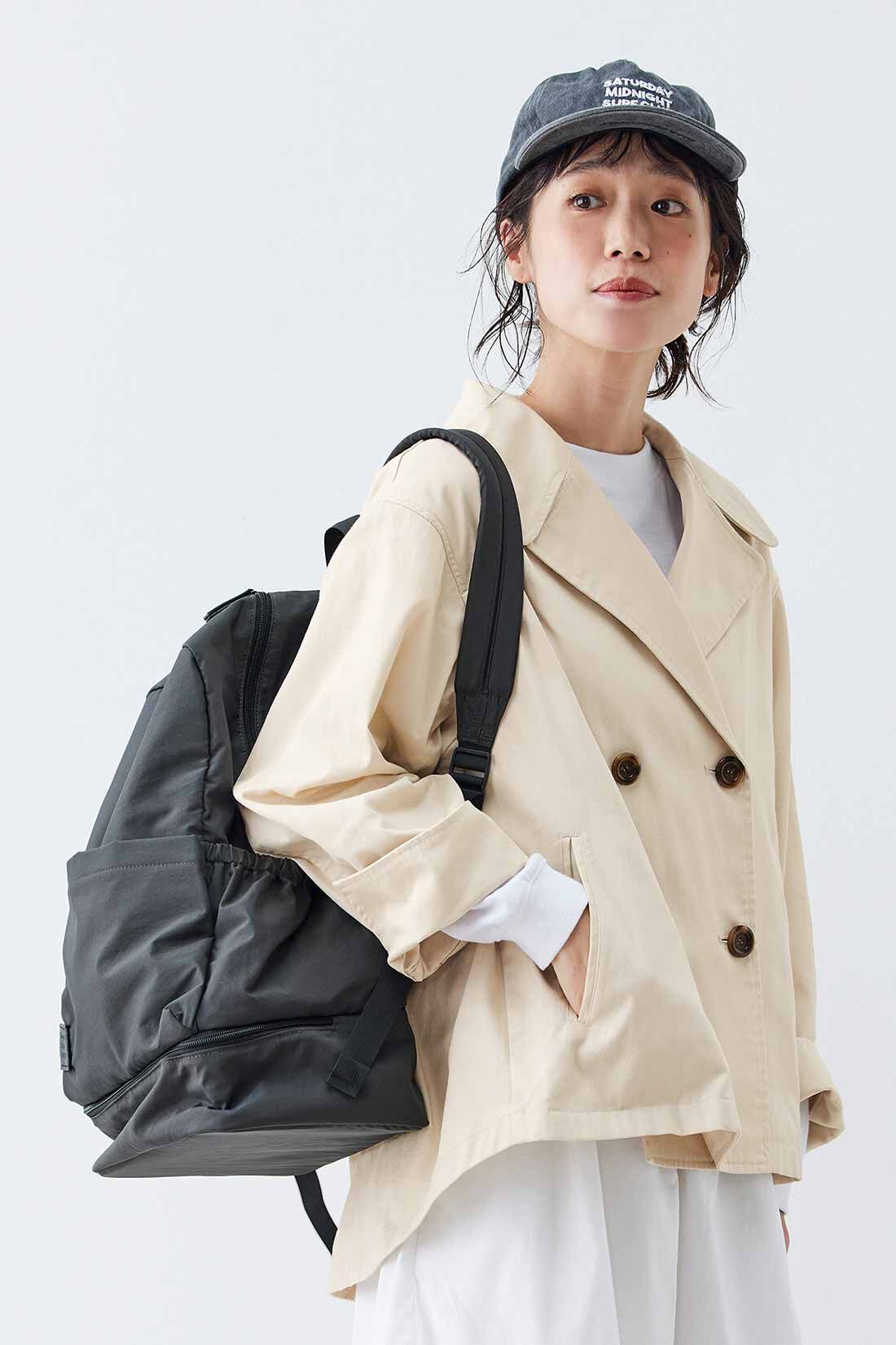 Live in  comfort|リブ イン コンフォート シンプルライフ研究家 マキさんとつくった ガバッと開いて入れやすい 二層構造の買い物用リュック〈ブラック×チャコール〉