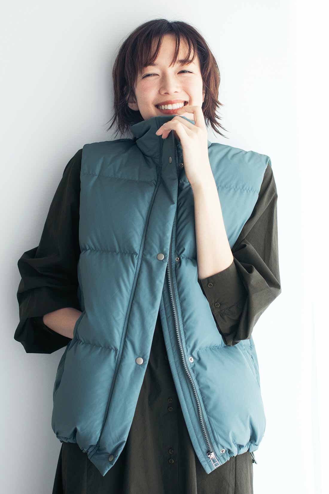 Live in comfort［リブインコンフォート］|リブ イン コンフォート 栞里ちゃんとつくった ニュアンスカラーの撥水ダウンベスト〈ブルーグレー〉