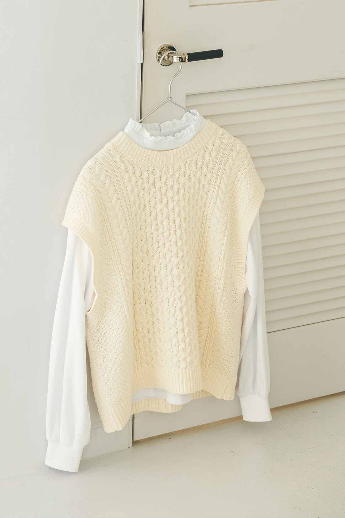 Live in comfort［リブインコンフォート］|リブ イン コンフォート 人気スタイリスト 石上美津江さんとつくった カットソートップスとニットベストのセット〈ホワイト＆アイボリー〉