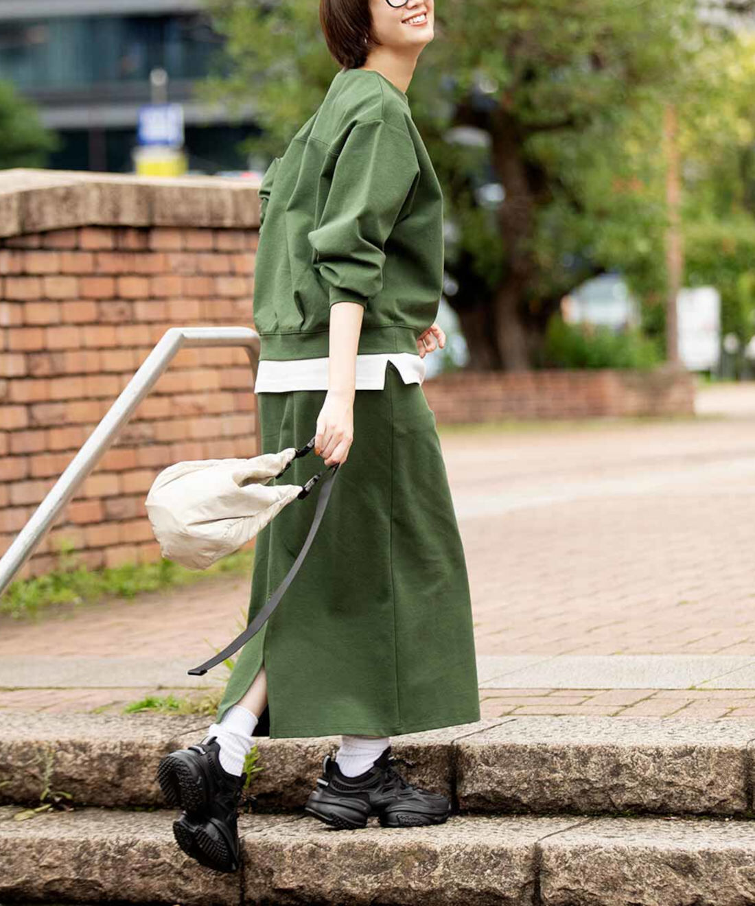 Live in  comfort| リブ　イン　コンフォート　ひもがほどけるストレスからの解放！　履き心地抜群な　ドロストスニーカー〈ブラック〉