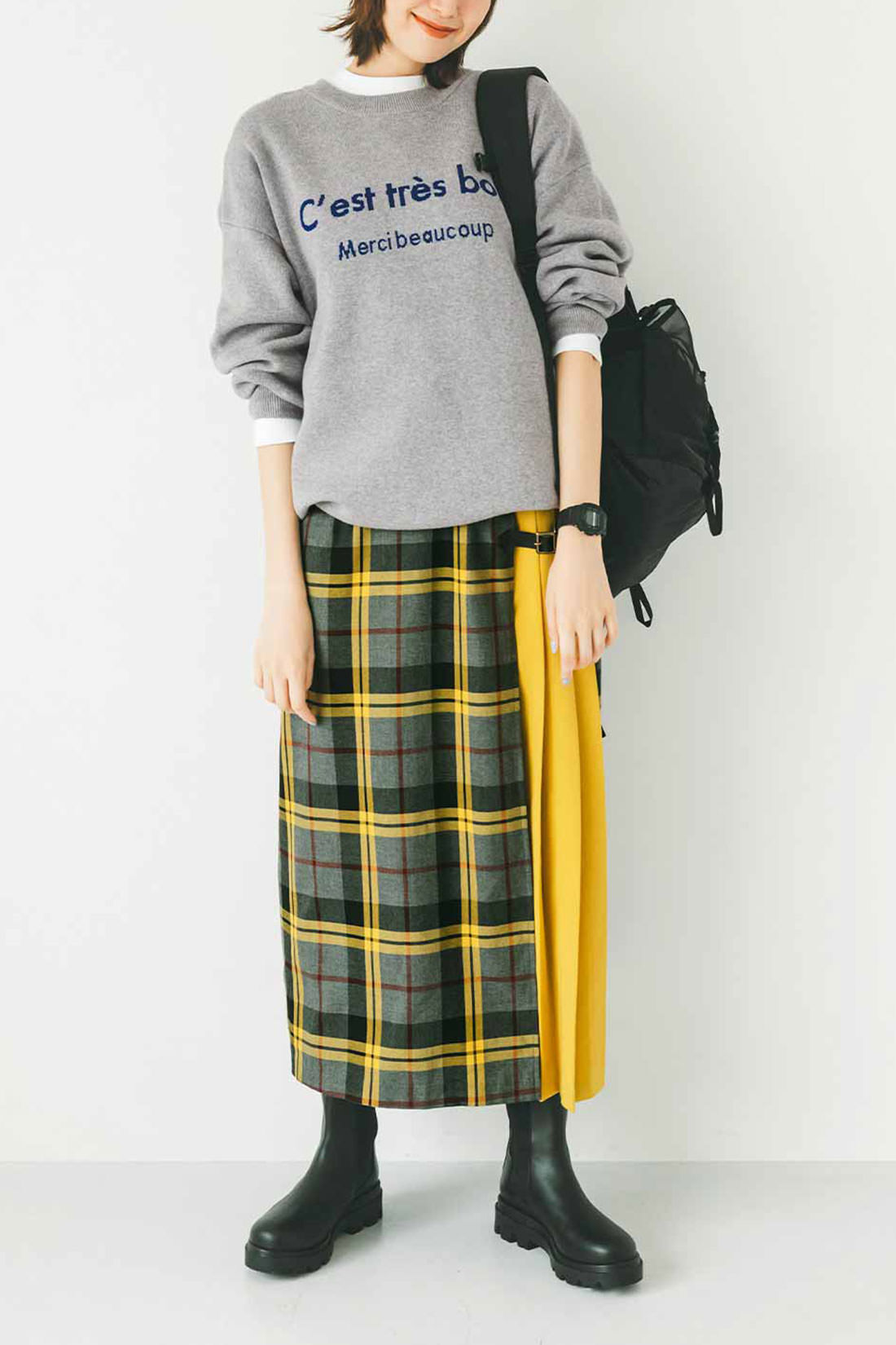 Live in  comfort|リブ イン コンフォート ほどよくきれいめで毎日活躍！ コットン100％のジャカードロゴニットトップス〈ネイビー〉|これは参考画像です。お届けするカラーとは異なります。
