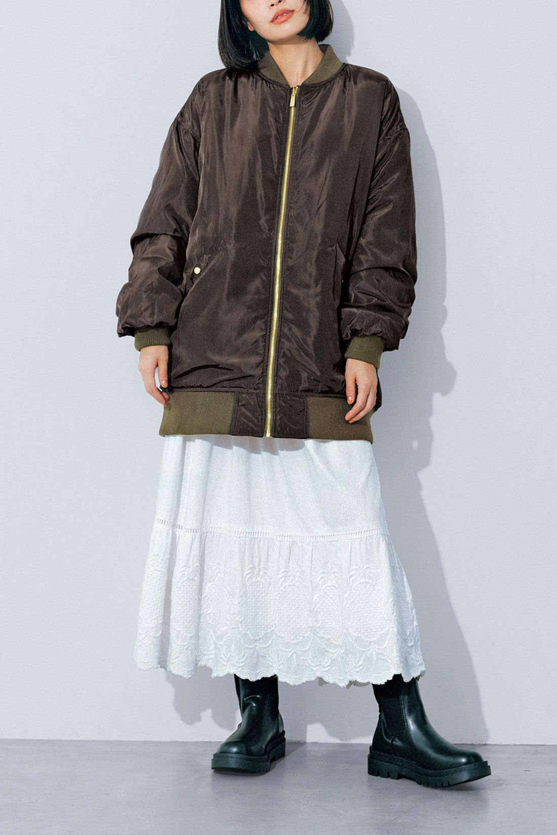 リブ イン コンフォート　くぼっち★とコラボ　リバーシブル仕様の大人のMA-1風　キルティングブルゾン〈カーキ×ブラウン〉
