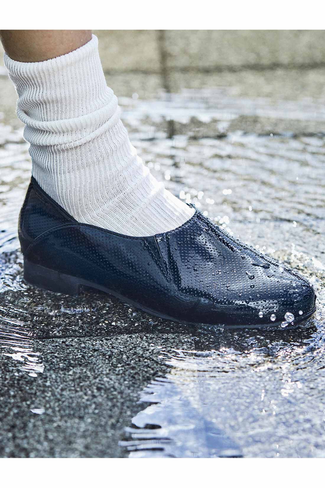 Live in  comfort|リブ イン コンフォート   はまじとコラボ 雨の日も履ける！ 防水フラットシューティ〈ブラック〉