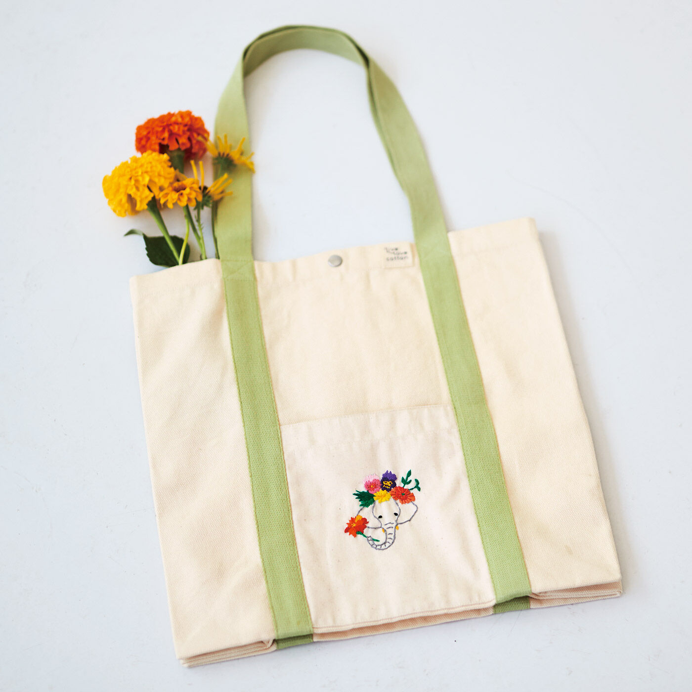 新品❤️クレッシェントのトートバッグ 大人百花掲載】PIECE OF CRESCENT NYLONBAG バッグ / TOCCA