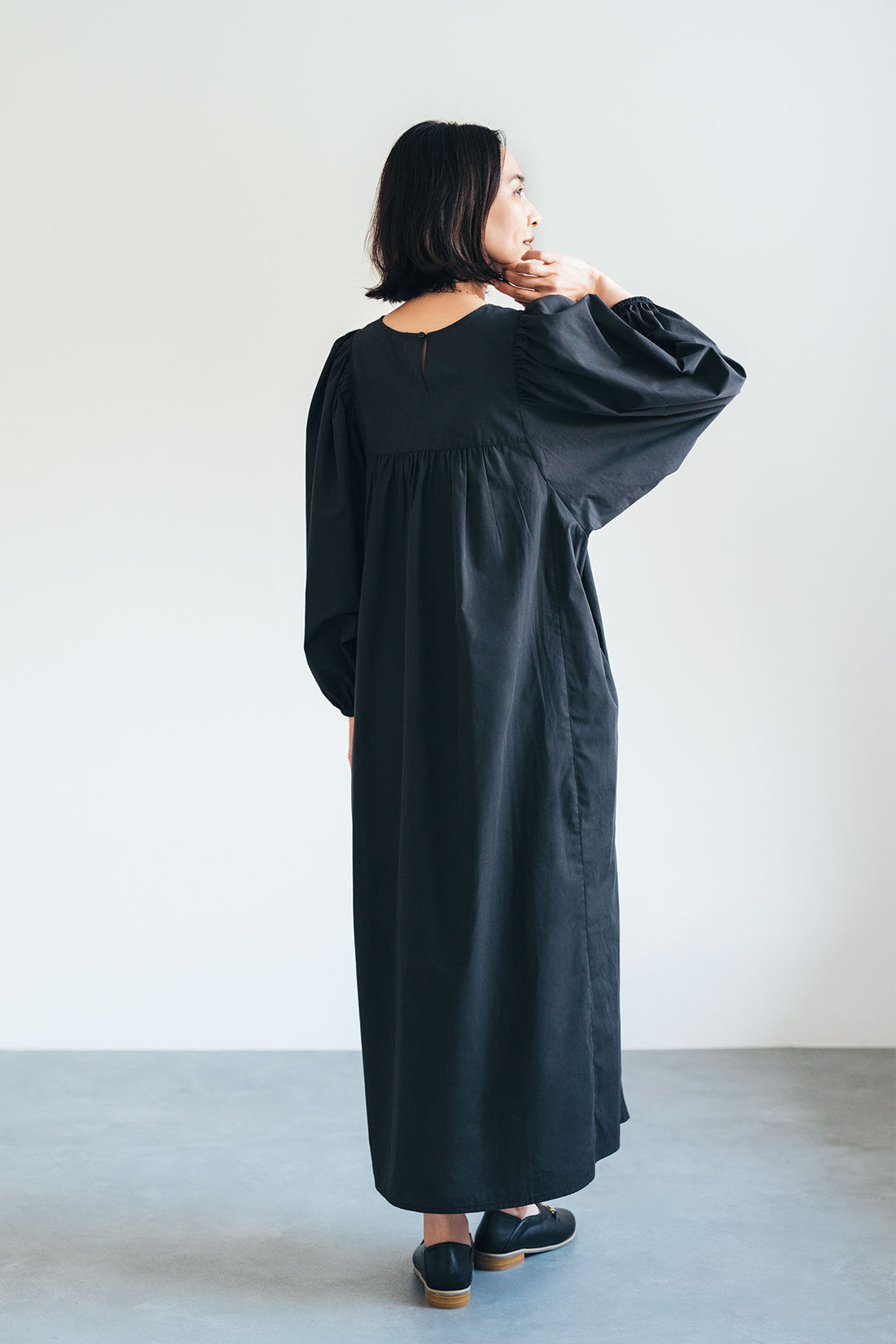Live in  comfort|リブ イン コンフォート はまじとコラボ 着るだけで華やかな 華奢（きゃしゃ）見えボリュームスリーブワンピース