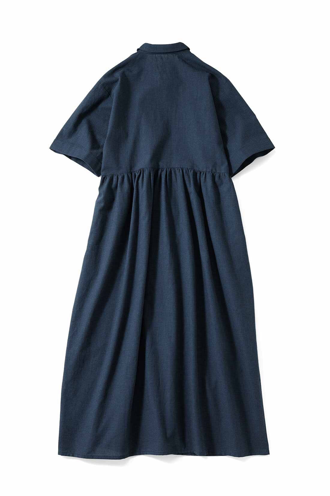 Live in comfort［リブインコンフォート］|リブ イン コンフォート 人気スタイリスト 石上 美津江さんとつくった 麻混上品ワンピース〈ブルーチェック〉|BACK