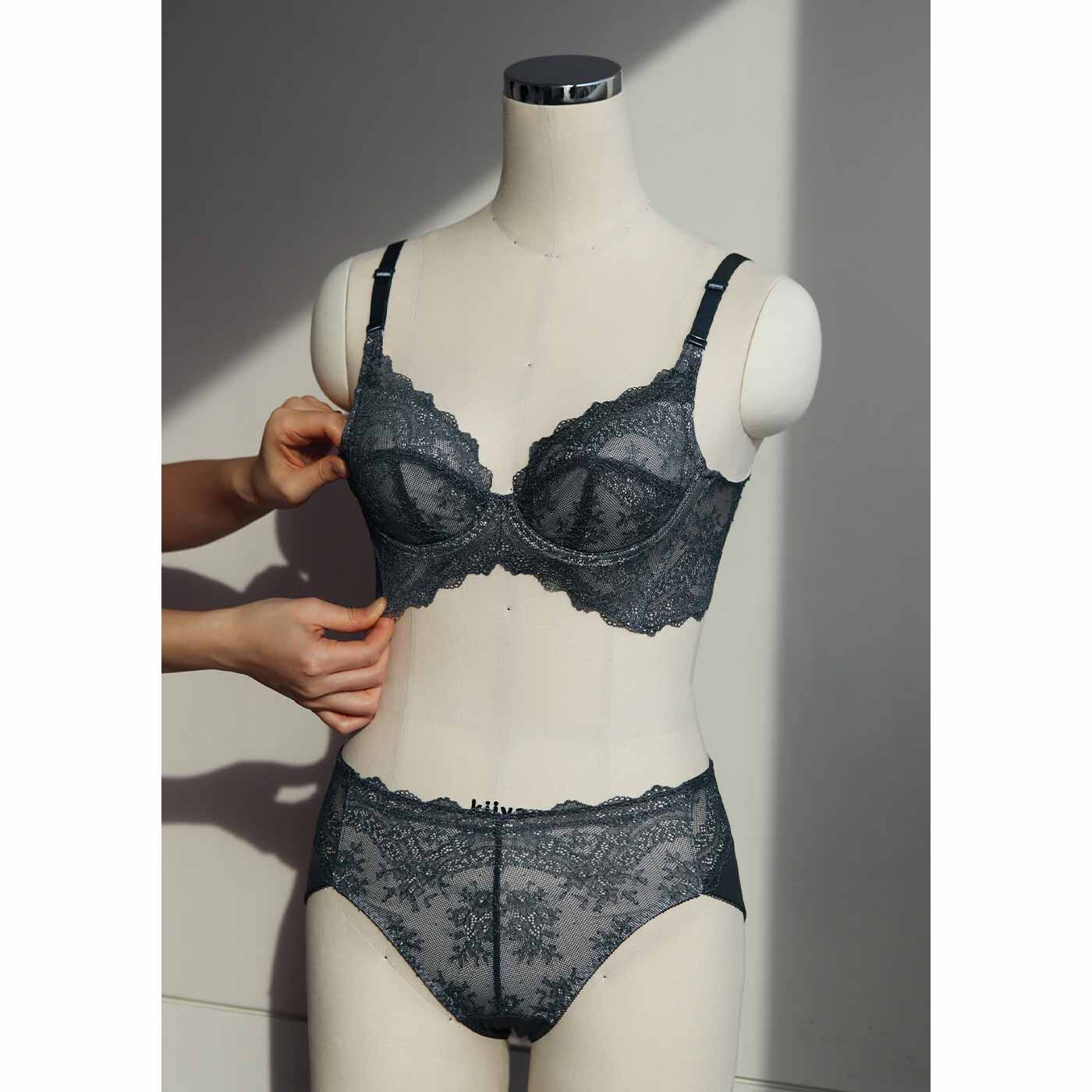 flufeel|コルセット級のボディーライン 艶めくレースのバタフライシェイプ ブラ＆ショーツの会|繊細で高級感のある国産レースを採用