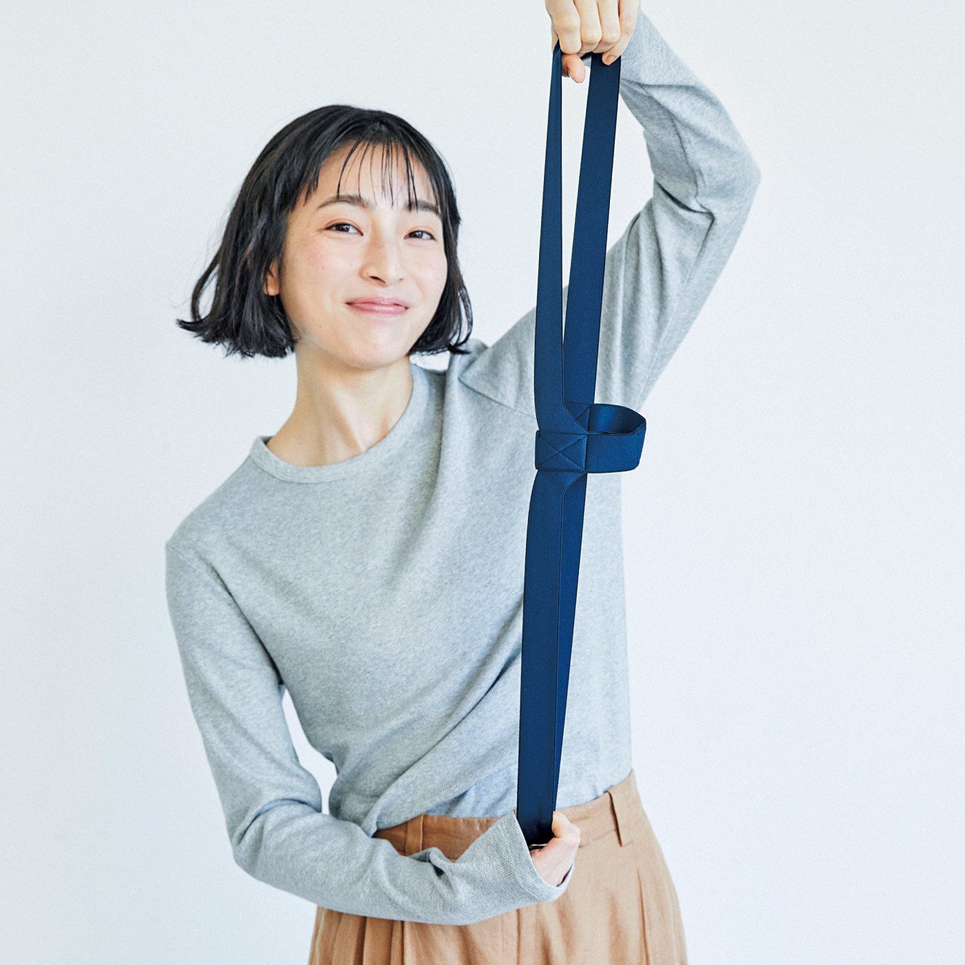 flufeel［フラフィール］|肩甲骨をらくらく意識で背筋ピン！ヨガ気分たすきストラップバンド〈ハイサポート〉の会|びょーんと伸びて、無理なくサポート。