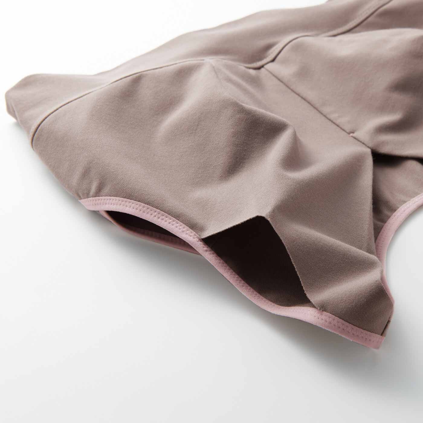 flufeel［フラフィール］|ピンクリボン×すべての女性へ 気持ちとからだに寄り添う フラットブラの会|わきの部分のポケットは、お手持ちのカップを入れて自分仕様に。