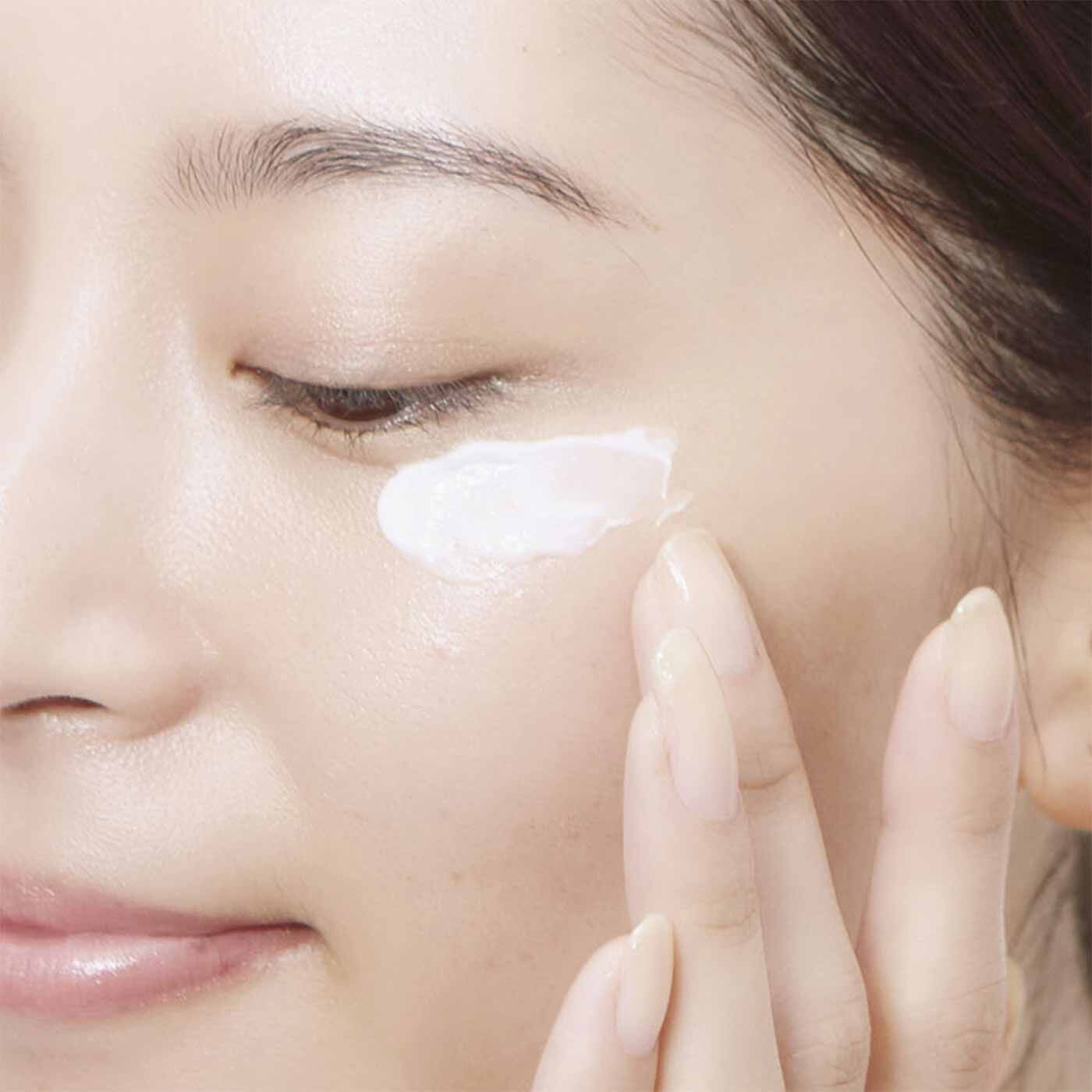 flufeel|顔・肌の乾燥対策 塗り重ねて毎日保湿 薬用ヒルセリンクリームの会|肌あれ予防や粉ふき※1対策に。　※1 粉ふきとは、乾燥による現象のこと。