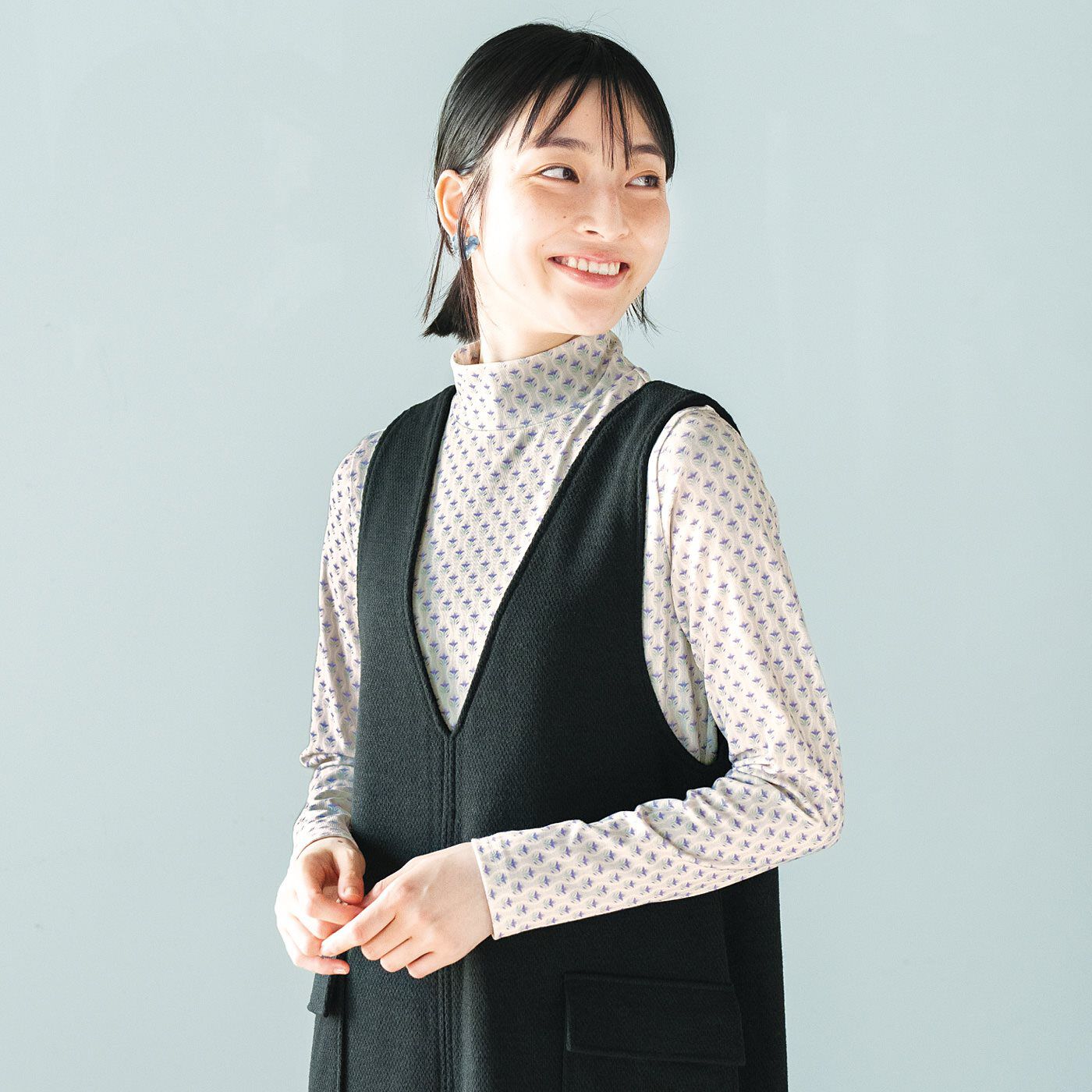 flufeel［フラフィール］|ミュルーズモダンコレクション　大人上品柄を纏（まと）う　伸びやかなハイネックインナーの会|ワンピースと合わせれば顔まわりも華やか。