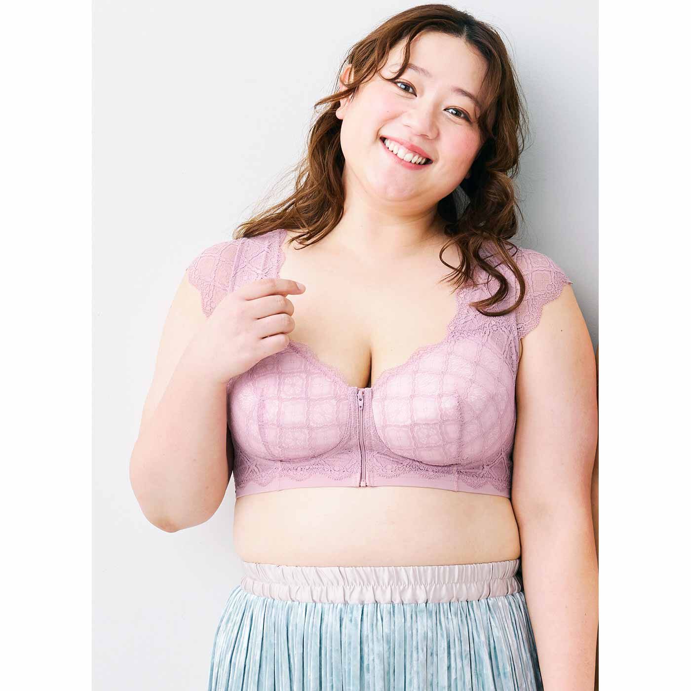 flufeel［フラフィール］|la farfaモデルおさむさんとflufeelコラボ すっきりシルエットがかなう レーシーなノンワイヤーブラの会