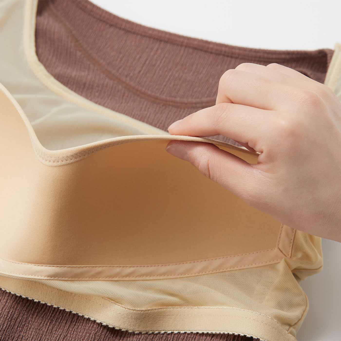 flufeel|【7月分以降お届け】ハンサムスイムウェア 日常からレジャーまで シルエットすっきり 水陸両用フラットブラタンクの会|Front〈肌側〉トップがひびかないよう配慮した薄手のモールドカップ。