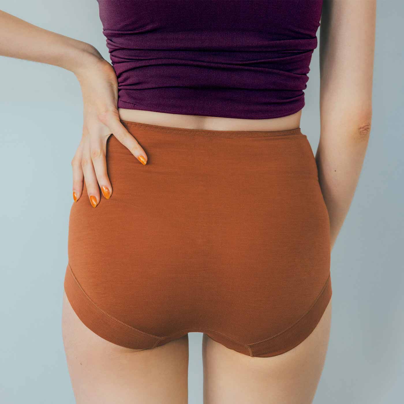 flufeel［フラフィール］|おなかすっきりシルエット ハンサムなハイウエストショーツの会|ヒップをすっぽりカバーする安心感あるはき心地。