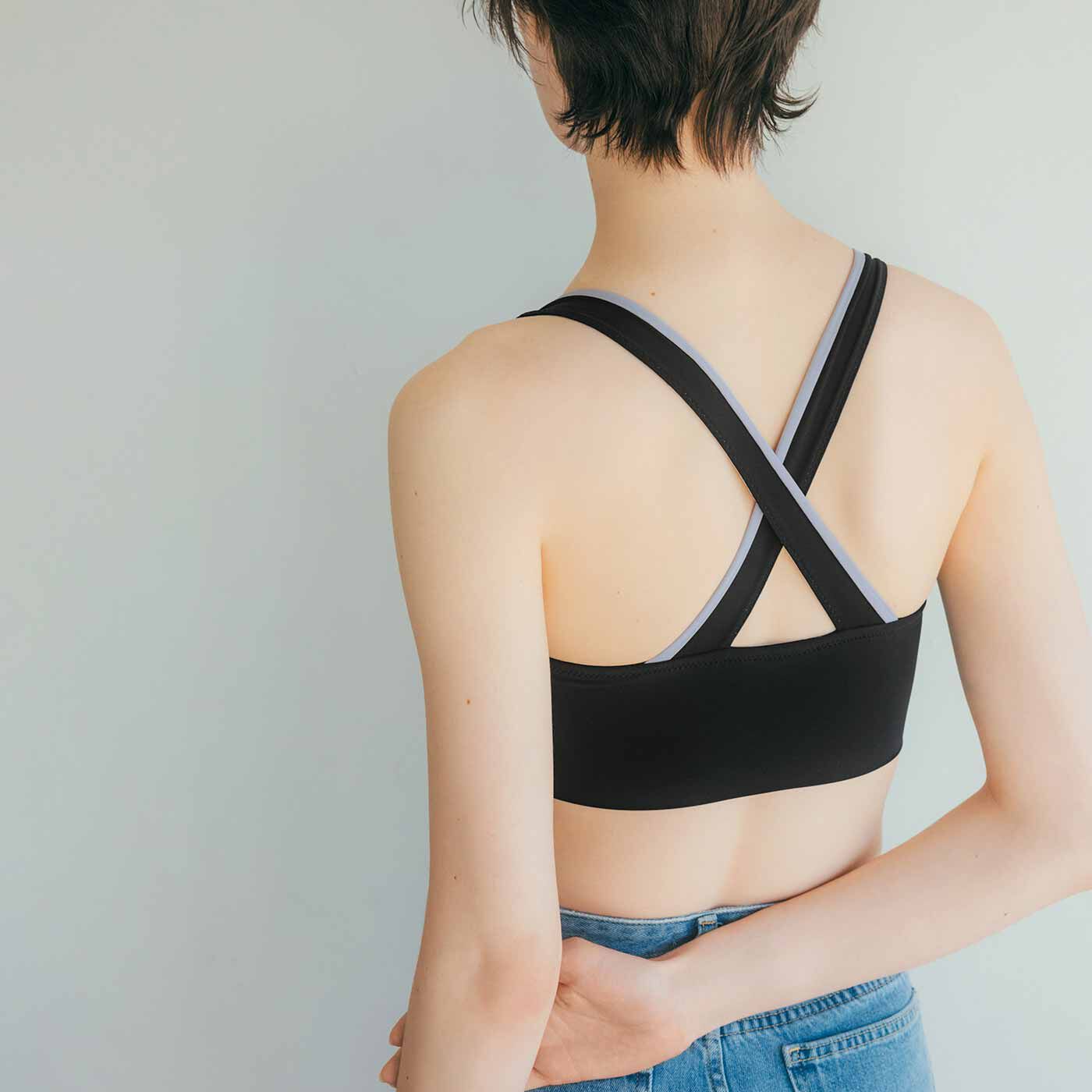 flufeel［フラフィール］|スラっとピン！ スムース生地がフィットするブラ〈アクティブブラック〉の会|美姿勢で印象UP！