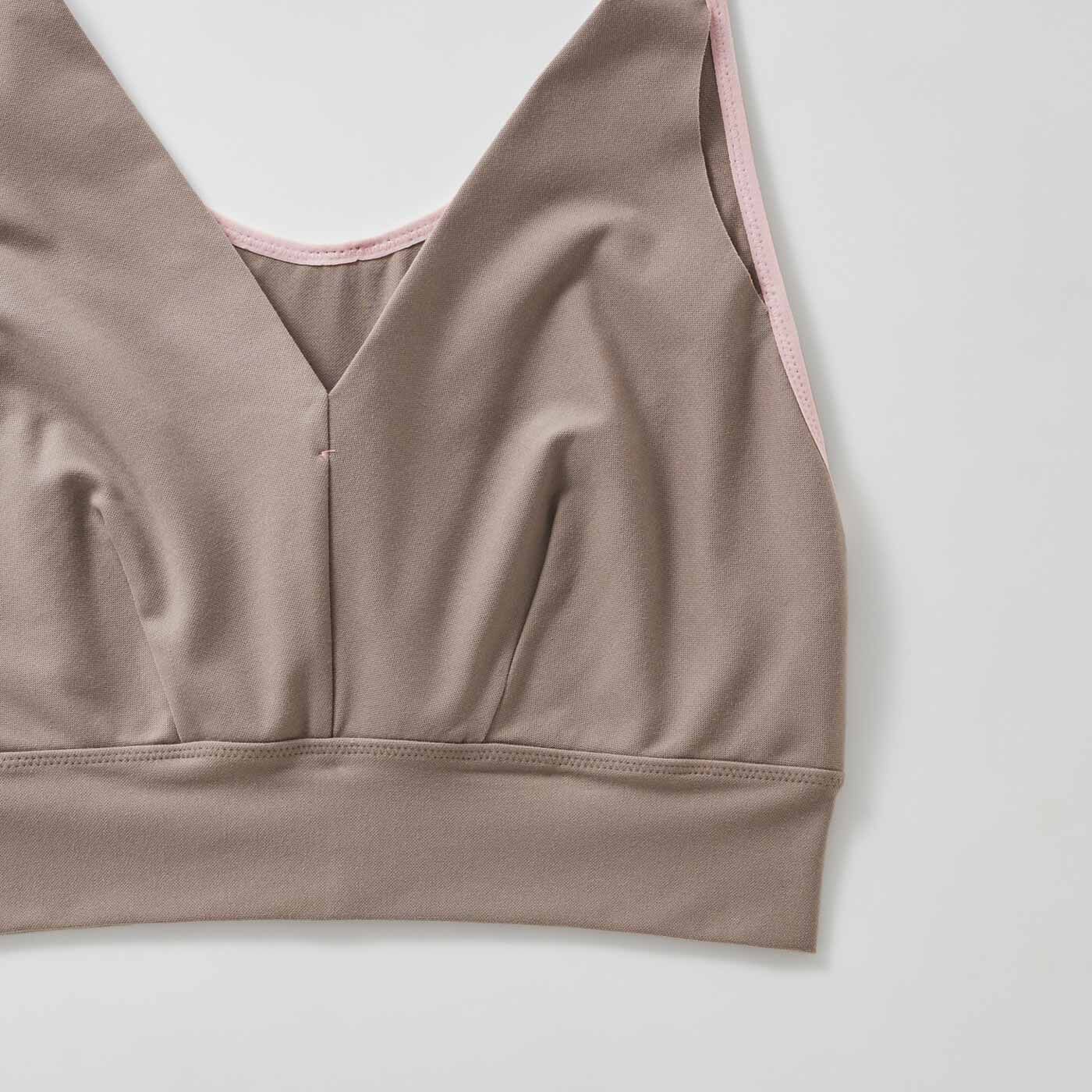 flufeel［フラフィール］|ピンクリボン×すべての女性へ 気持ちとからだに寄り添う フラットブラの会|肌に縫い目が当たらないよう肌側はフラットに。アンダーは身生地のみで締め付け感なし。