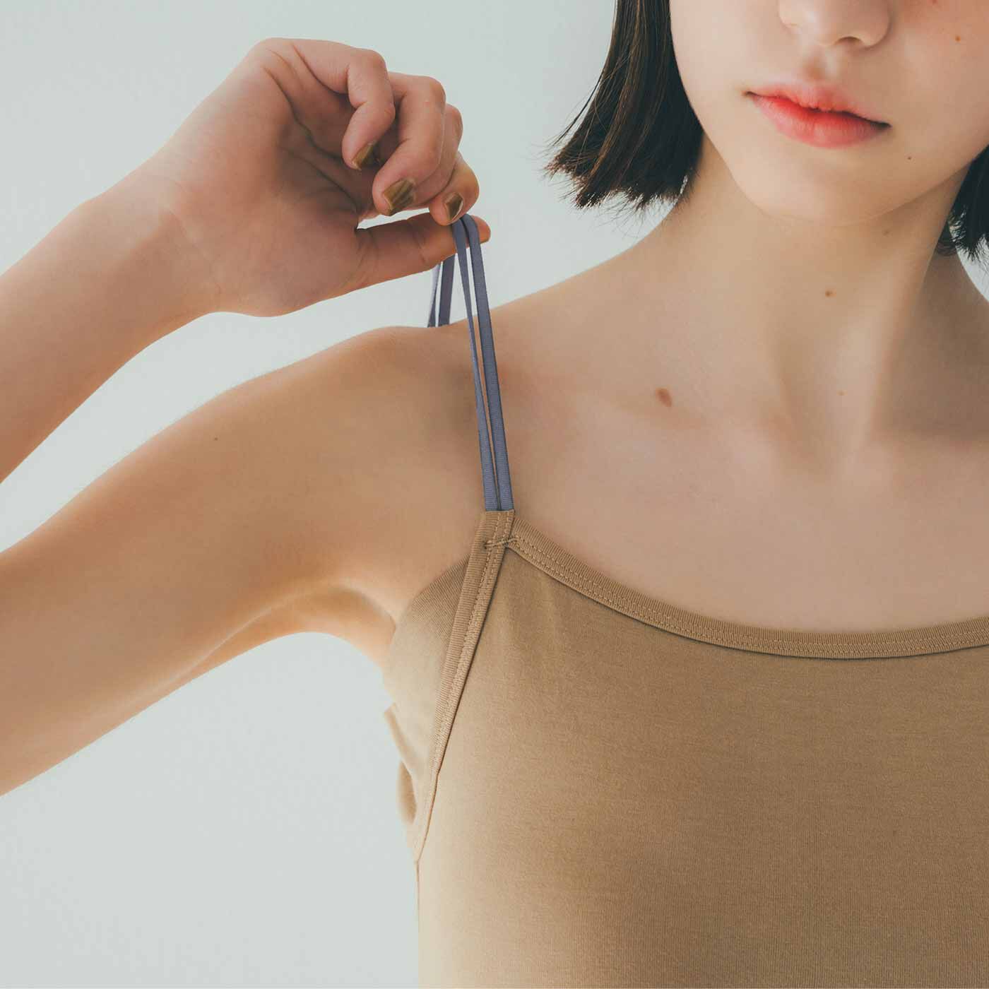 flufeel［フラフィール］|伸びやかにすっきり Y字カバーにもなる わきパッド付きロングブラキャミソールの会|わきパッドは防水布入り。汗じみ対策にも◎。
