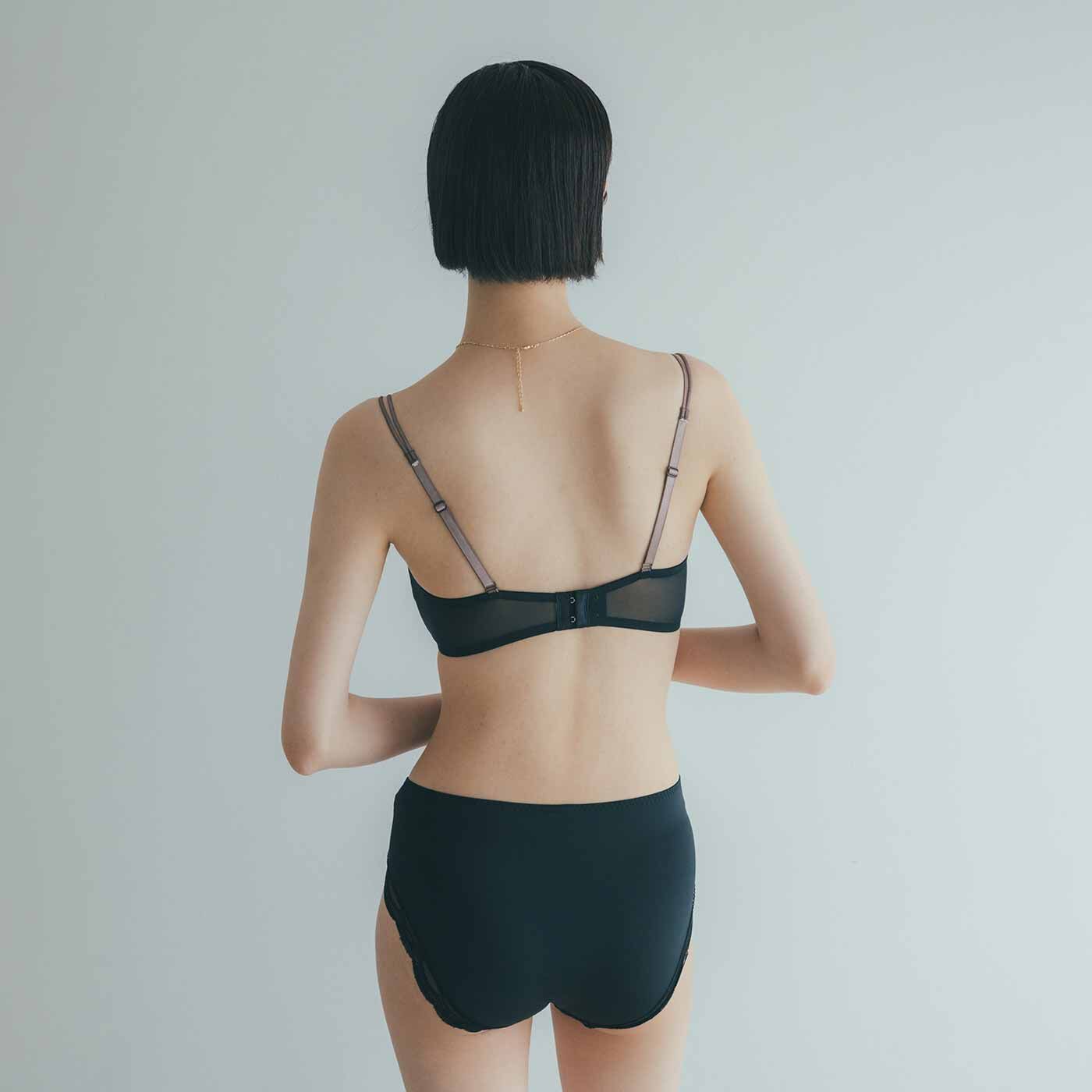 flufeel［フラフィール］|迷える大人に黒の魔法 遊び心と個性を宿した ノンワイヤーブラ＆ショーツの会