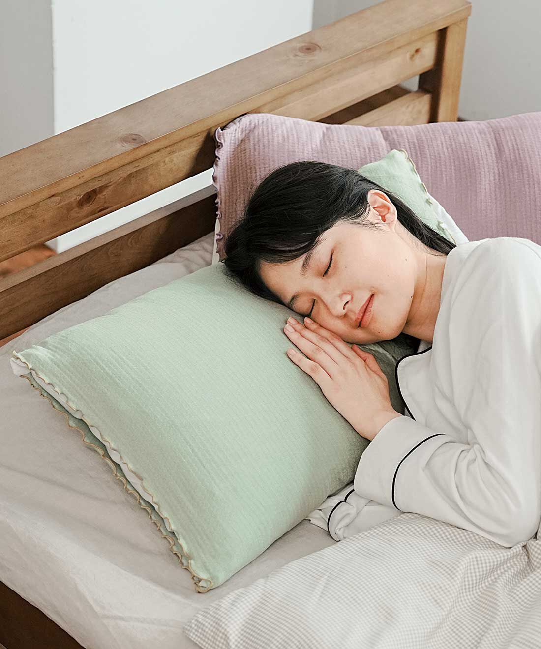 flufeel［フラフィール］|ユルセルフ　髪とお肌になめらかシルクを寝ている間のきれい習慣　癒やしカラーの枕カバーの会