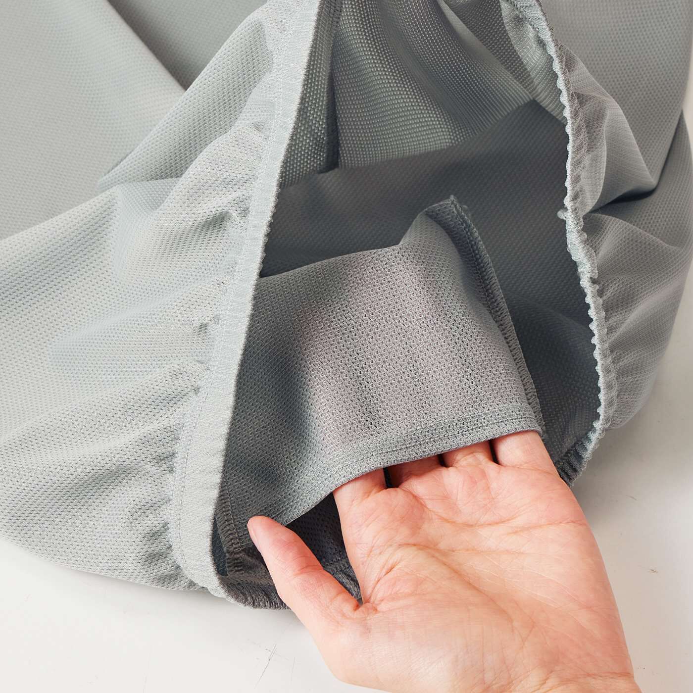 flufeel|お悩み解決　メッシュ素材が快適なポケット付きですそ上げできるぺチスカート〈3L～6L〉の会|内側にはナプキンやカイロを入れられるポケット付き。前後関係なく着用できるのでポケットの位置は自由に調節できます。
