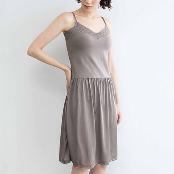 flufeel | とろけるような肌心地若胸 血色感ペチ付きブラキャミ