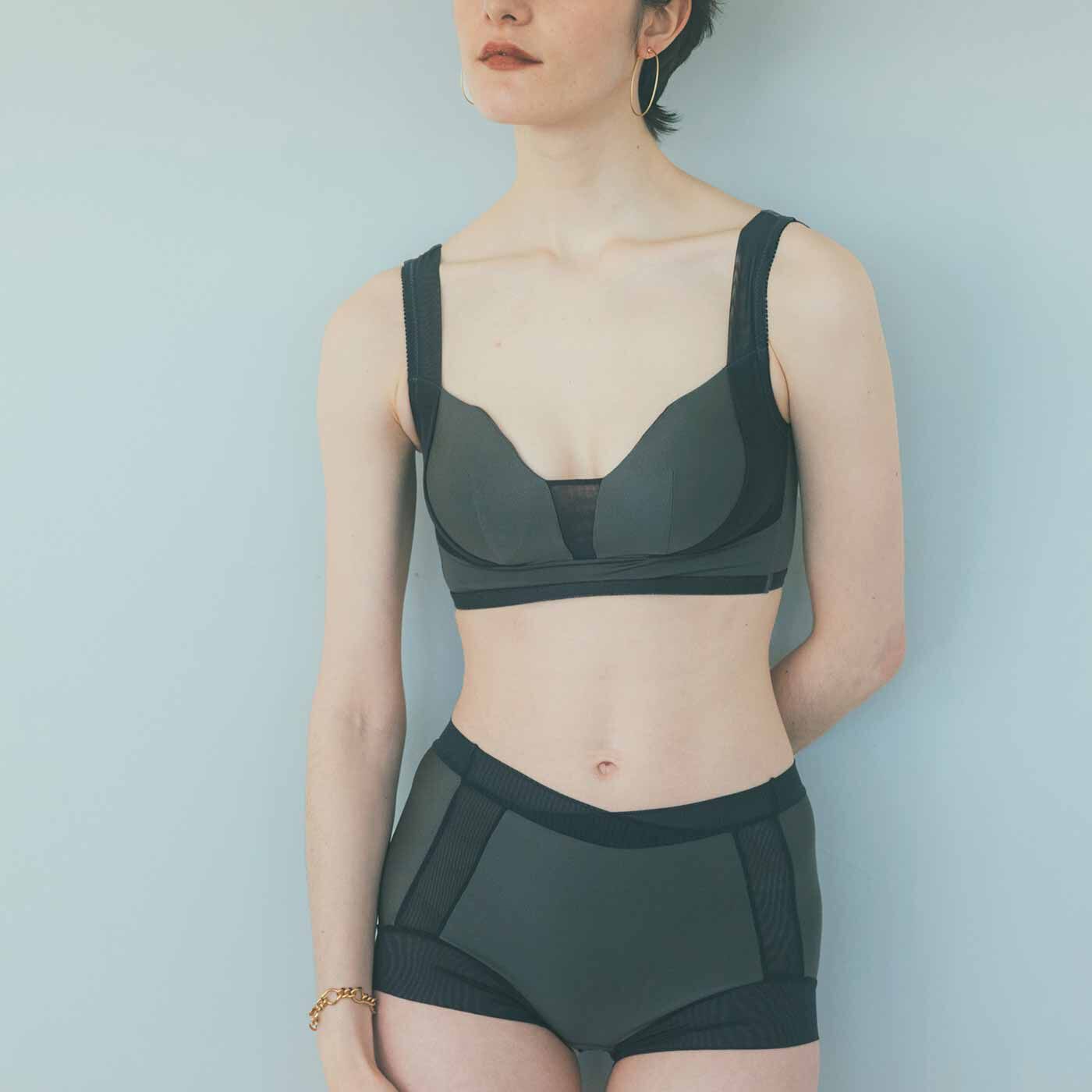 flufeel［フラフィール］|着けるだけ引き締め印象 配色で魅せる 美ハンサムブラ＆ショーツの会