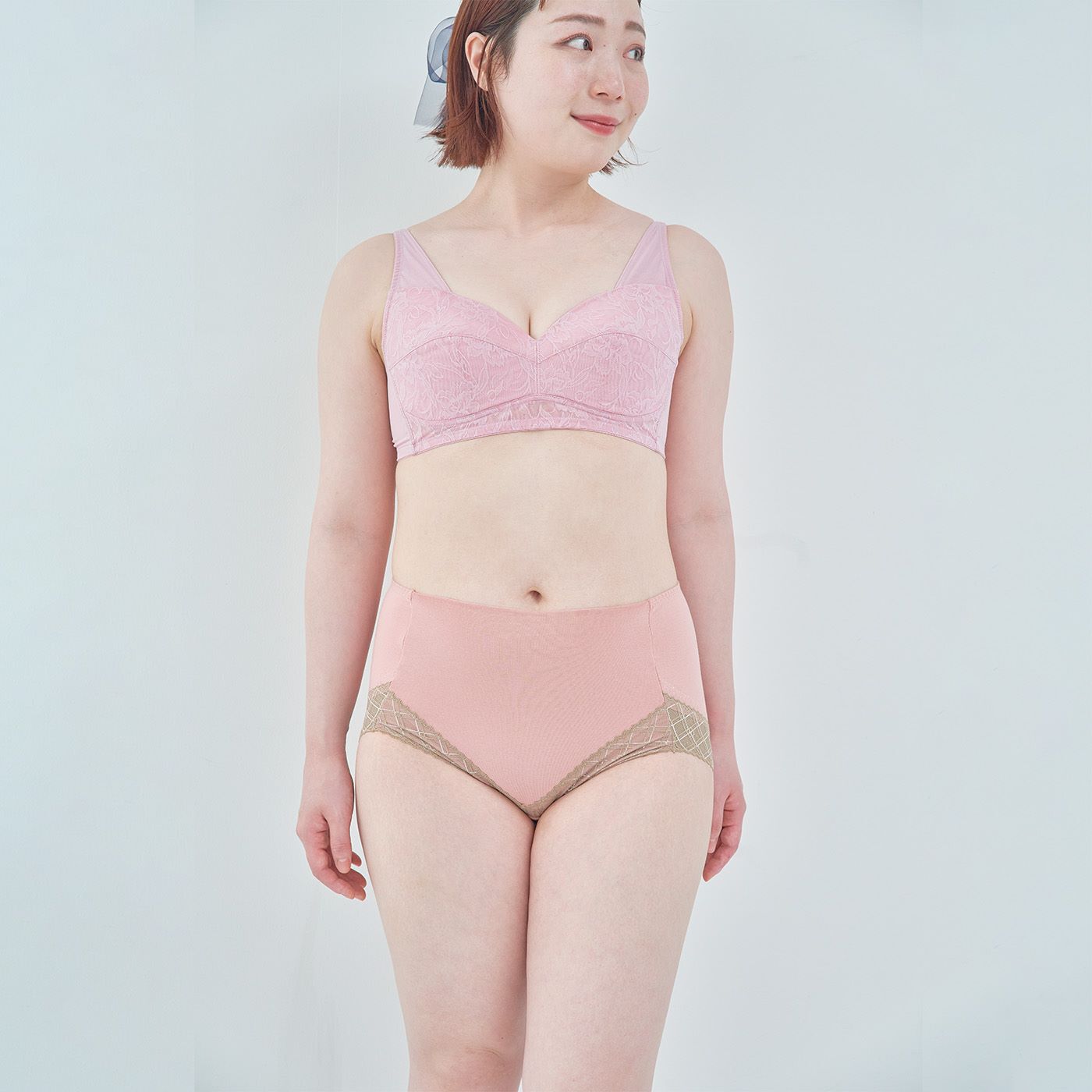 flufeel［フラフィール］|吸汗速乾でさらり快適 安心のヌーディーカラー お尻流れガード立体ショーツ〈3L～6L〉の会|サイズ展開豊富なこちらのアイテムをプラスサイズモデルさんに着用してもらいました。