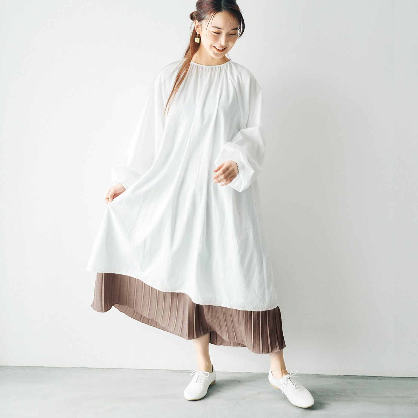 flufeel［フラフィール］|軽やかにプリーツゆらめく　着こなし２-WAY 重ね着インナーワンピースの会|ワンピースやロングチュニックのインナー使いにも。