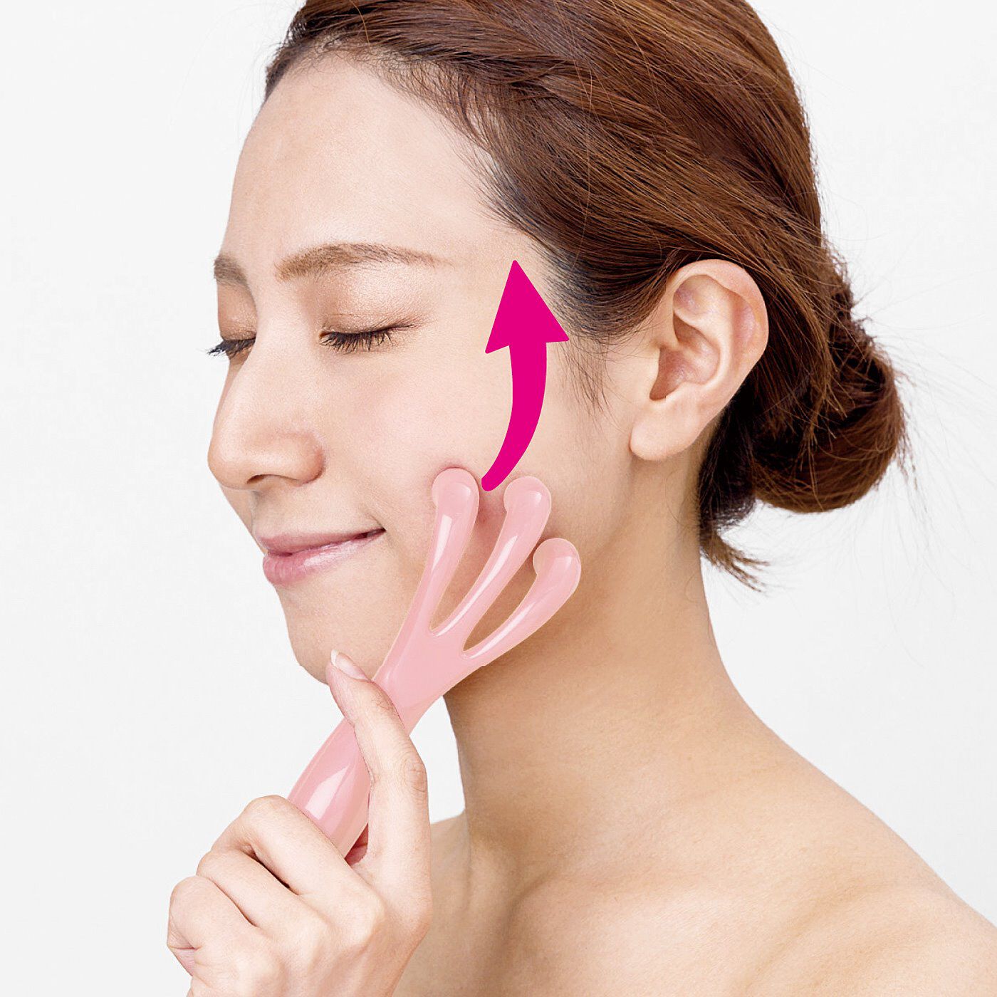 flufeel［フラフィール］|どこでもキュっとまるでサロンの指使い　ヴィザージェプリングローラー〈ピンク〉|フェイスラインに　顔の下から上へ向かってキュッと引き上げるように動かす。