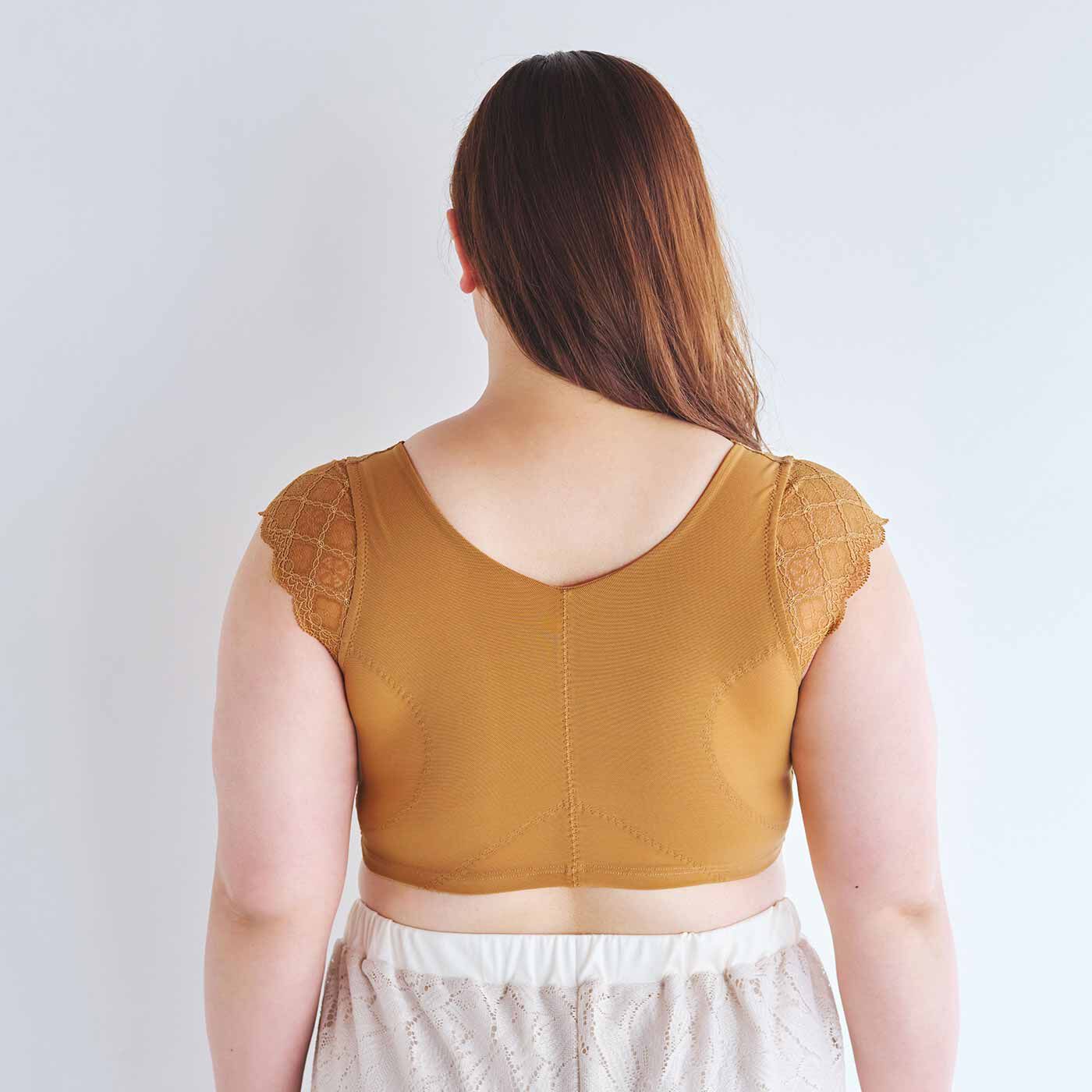 flufeel［フラフィール］|la farfaモデルおさむさんとflufeelコラボ すっきりシルエットがかなう レーシーなノンワイヤーブラの会|Back