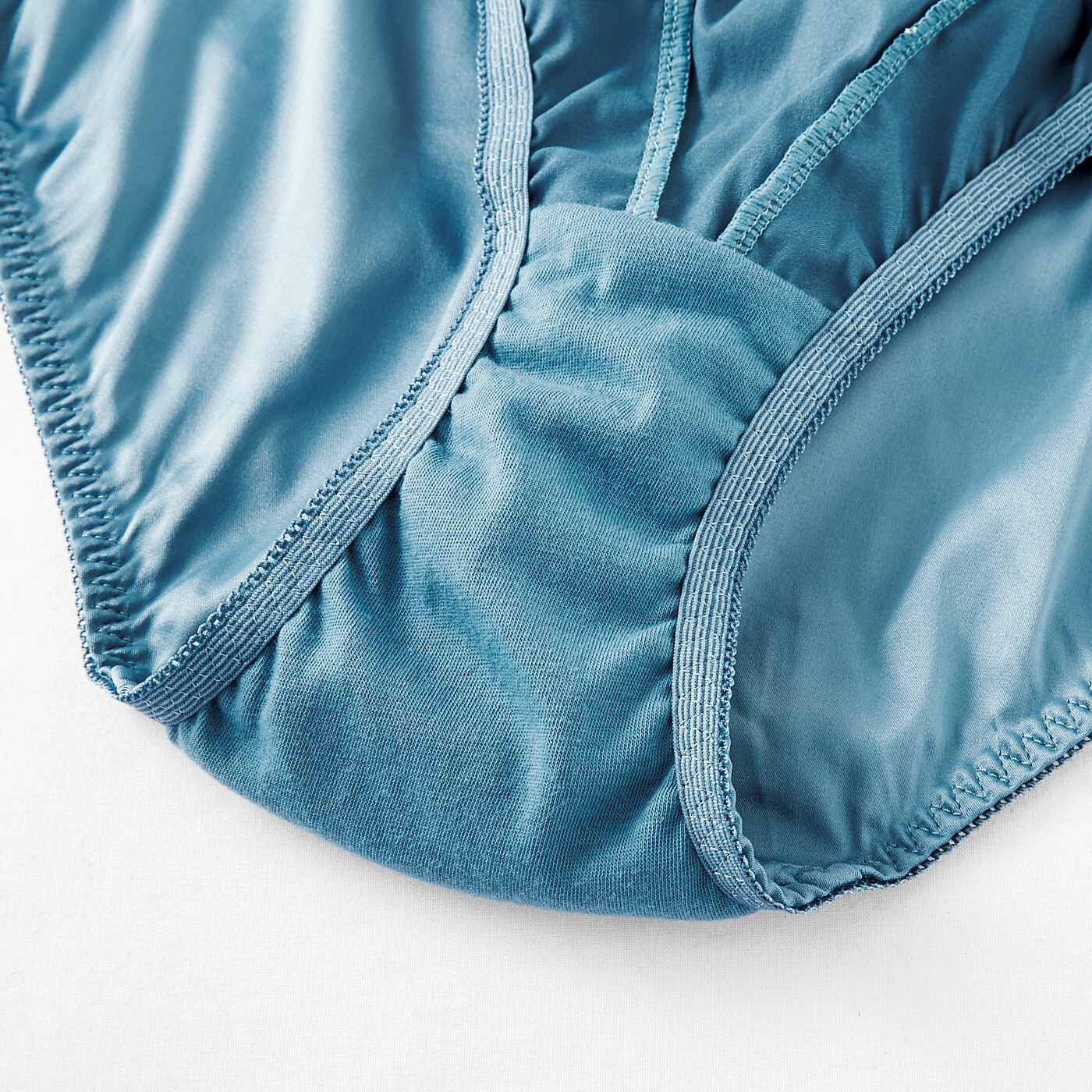flufeel|flufeel×ミュージアム部　ロココ時代の名画を体験　マリー・アントワネットのドレスをイメージしたブラ＆ショーツ|ショーツのまた部分は綿混素材を使用しています。