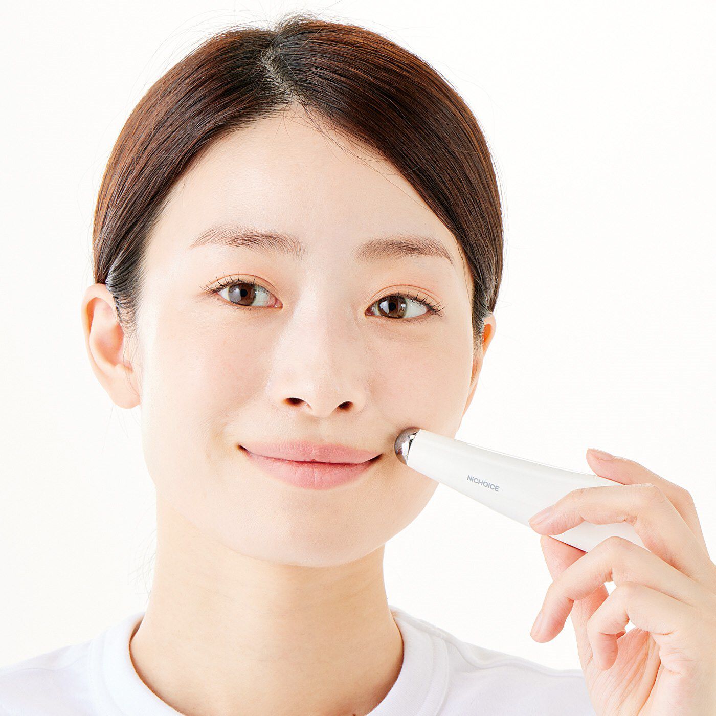 flufeel|温熱＆振動で美容液が浸透　悩める目もと口もとに　ピンポイントケア美容器
