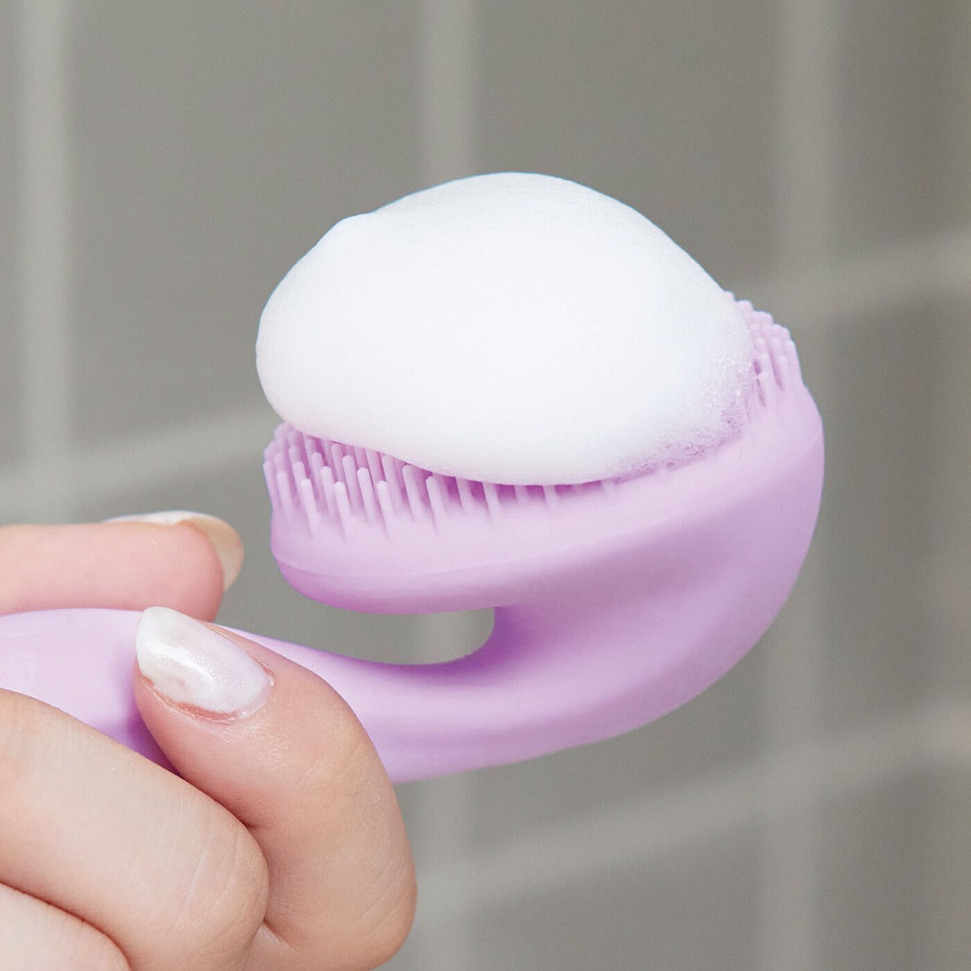 flufeel|新感覚の磁気と音波振動　濃密泡ですっきり洗う うねって揺れ動く洗顔ブラシ〈パープル〉|防水IPX7
