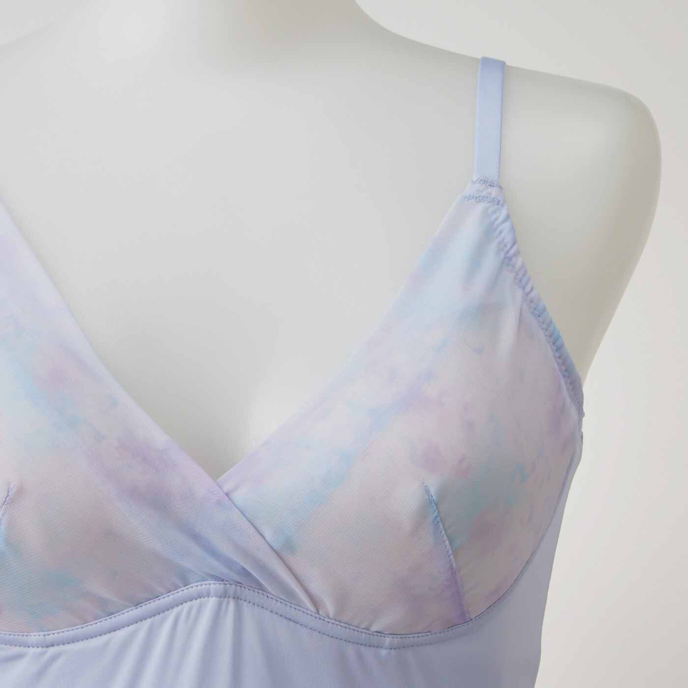 flufeel［フラフィール］|毎日の素肌と気持ちにぴたりフィット うるみカラーが彩る基礎化粧ブラインナーの会|カップ部分がカシュクール仕様なので、大きく開いてらくに着脱できます。