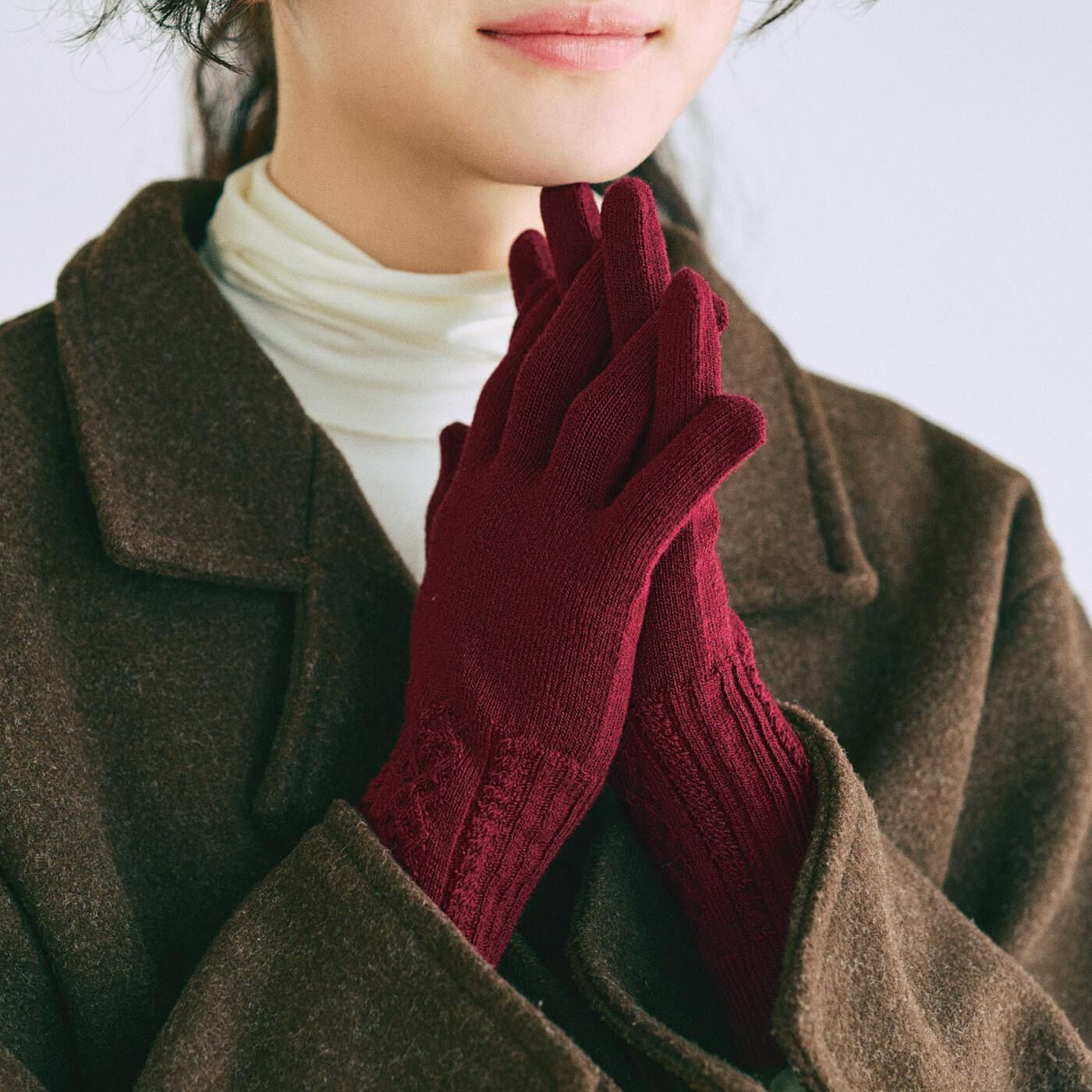 flufeel|アロエ保湿加工の糸で編み立てた　とろり滑らかタッチな基礎化粧手袋の会