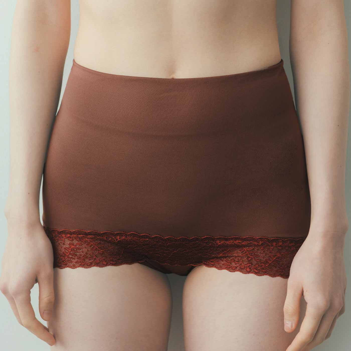 flufeel［フラフィール］|【7月分以降お届け】おなかフラット 肌当たり滑らか基礎化粧ショーツの会