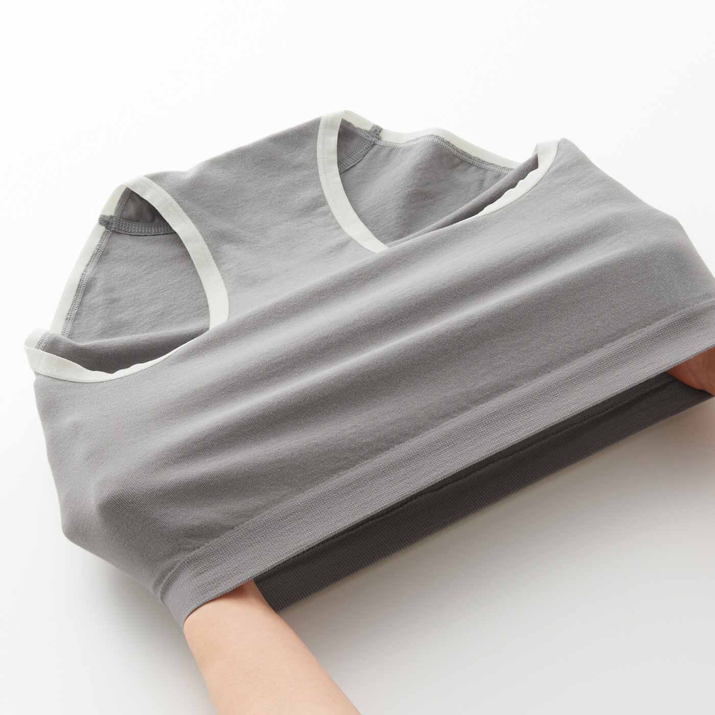 flufeel|北海道産ミルクの恵み 素肌喜ぶ やわとろ基礎化粧ショーツの会|ウエストはノンゴムで、わきに縫い目のない丸編み仕様。ぐーんと伸びてフィットします。