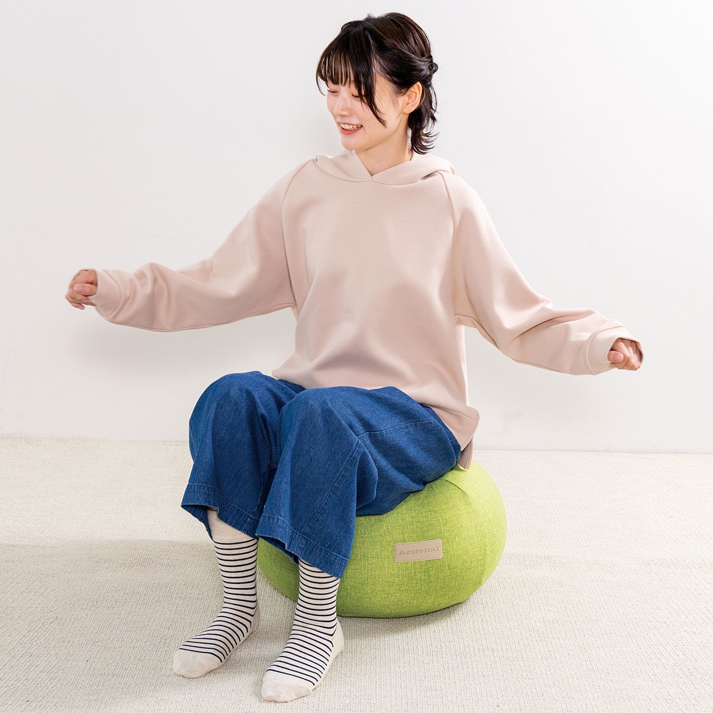 flufeel［フラフィール］|座るだけバランス美姿勢　エクササイズクッション〈ブラウン〉|※写真は〈グリーン〉です。