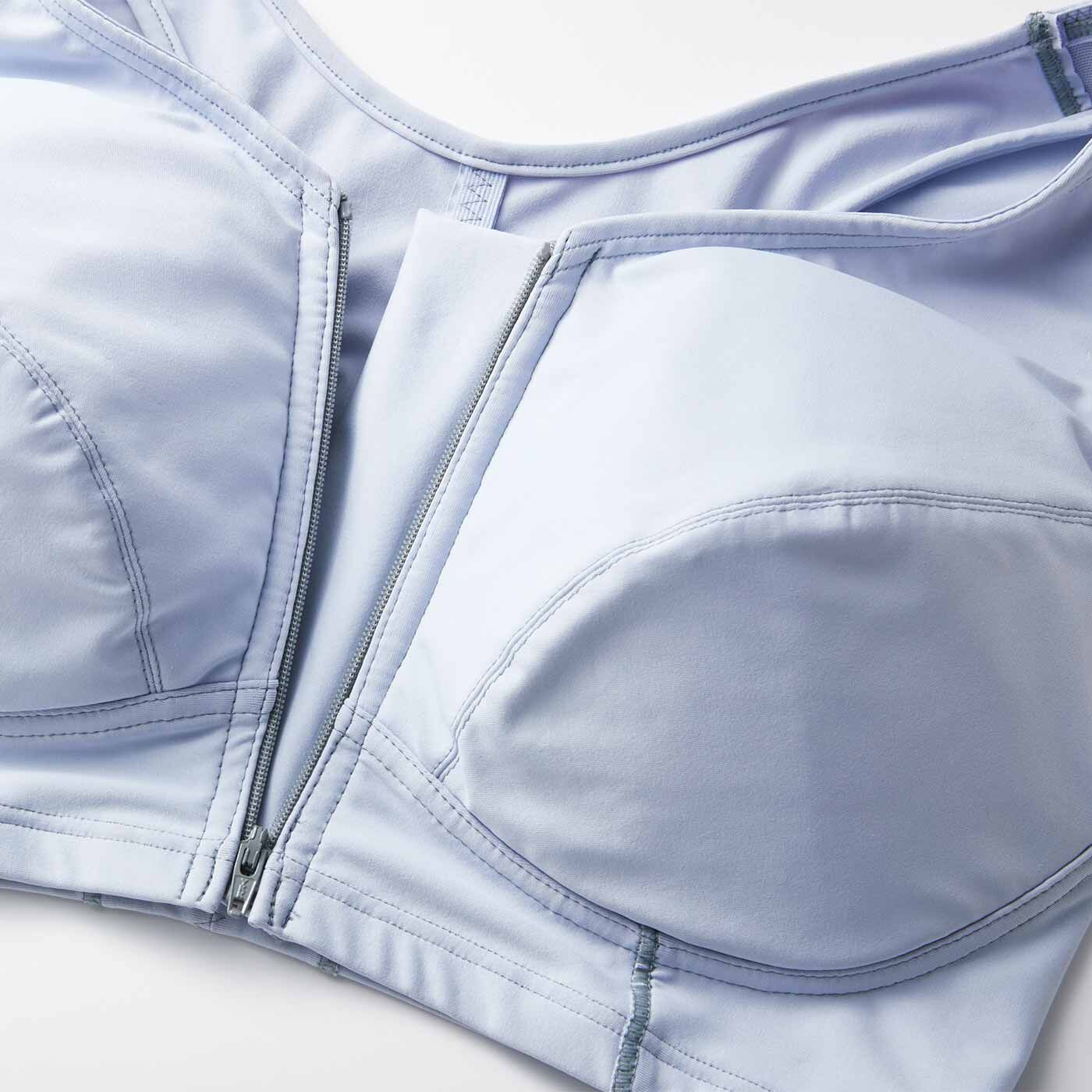 flufeel［フラフィール］|la farfaモデルあいまるさんとflufeelコラボ すっきり軽～い♪ 毎日着けたくなる らくがうれしいノンワイヤーブラの会|着脱らくちんなフロントジッパー。4L〜6Lサイズはジッパーを上げやすくするフック付き。